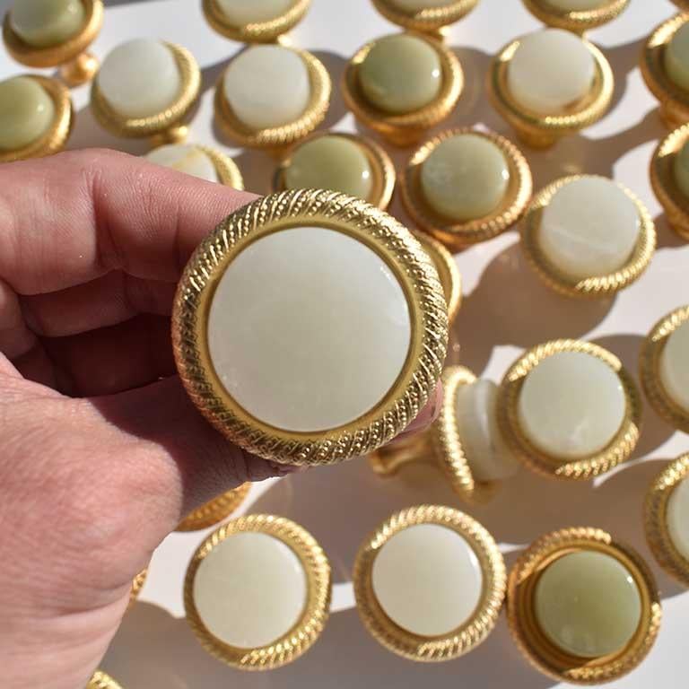 Sherle Wagner Green Cream Onyx Round Knurled Cabinet Pulls 24k Gold, Set of 38 In Good Condition In Oklahoma City, OK