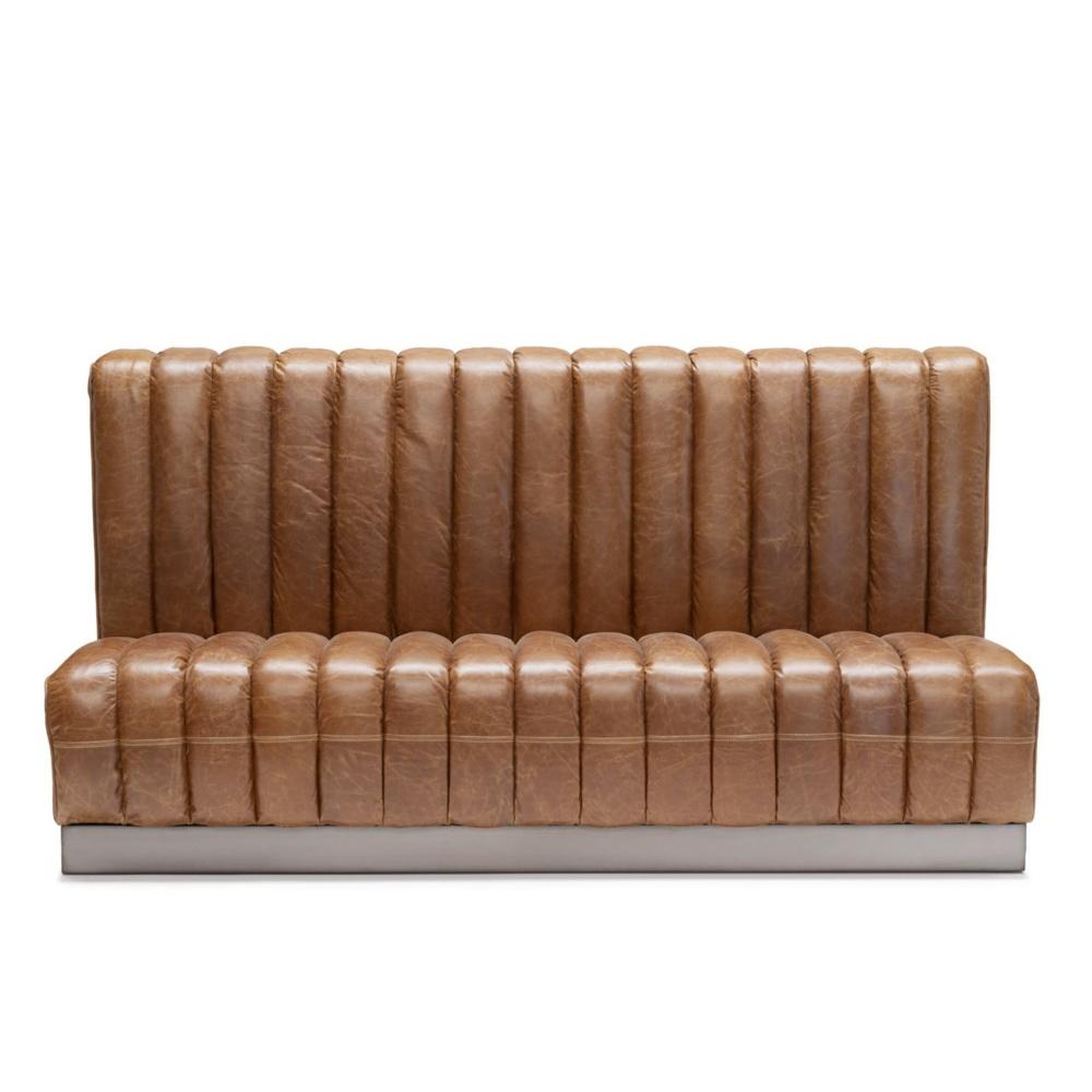 Sofa Sherlock Double mit Holzstruktur, gepolstert und 
mit Lederbezug in brauner Ausführung. Mit grauem Metallsockel.