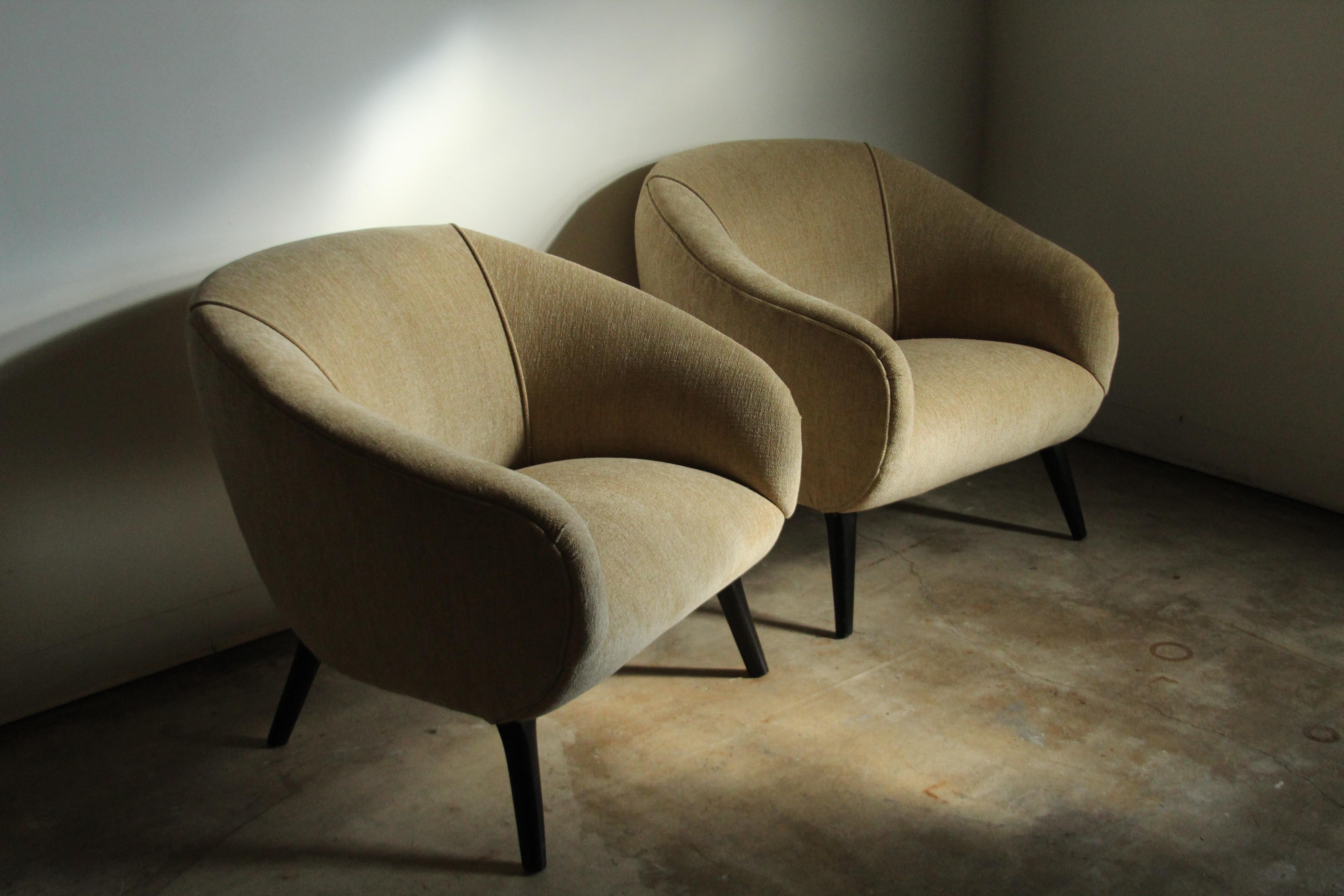 Mid-20th Century Sherman Bertram Sculptural Lounge Chairs in Vintage Chenille, 1940s