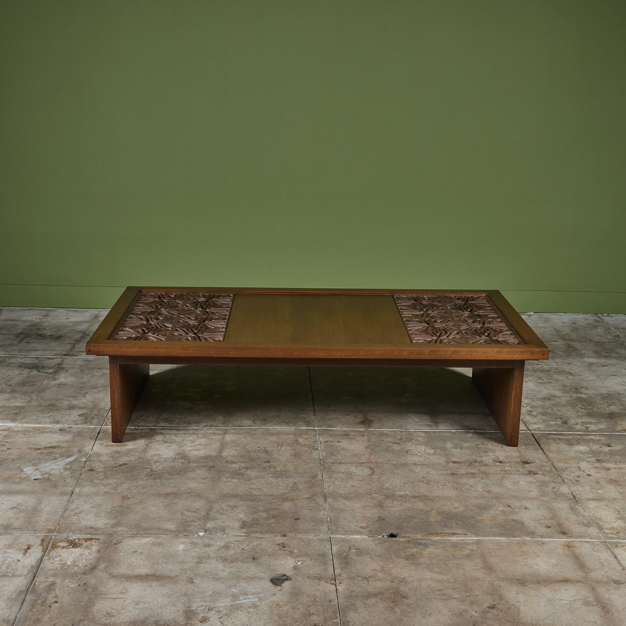 Mid-Century Modern Table basse en acajou Sherrill Broudy pour Forms and Surfaces en vente