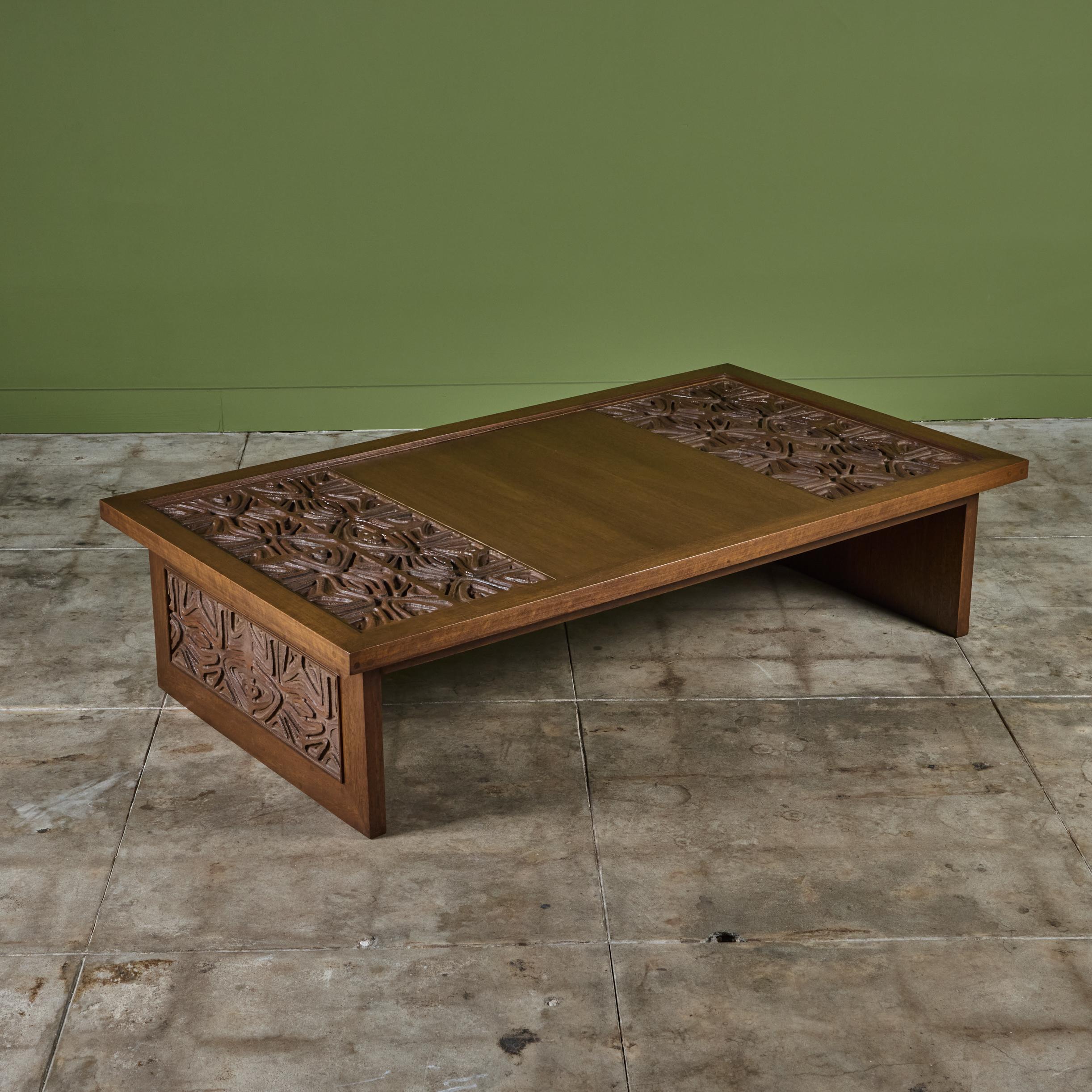 Fin du 20e siècle Table basse en acajou Sherrill Broudy pour Forms and Surfaces en vente