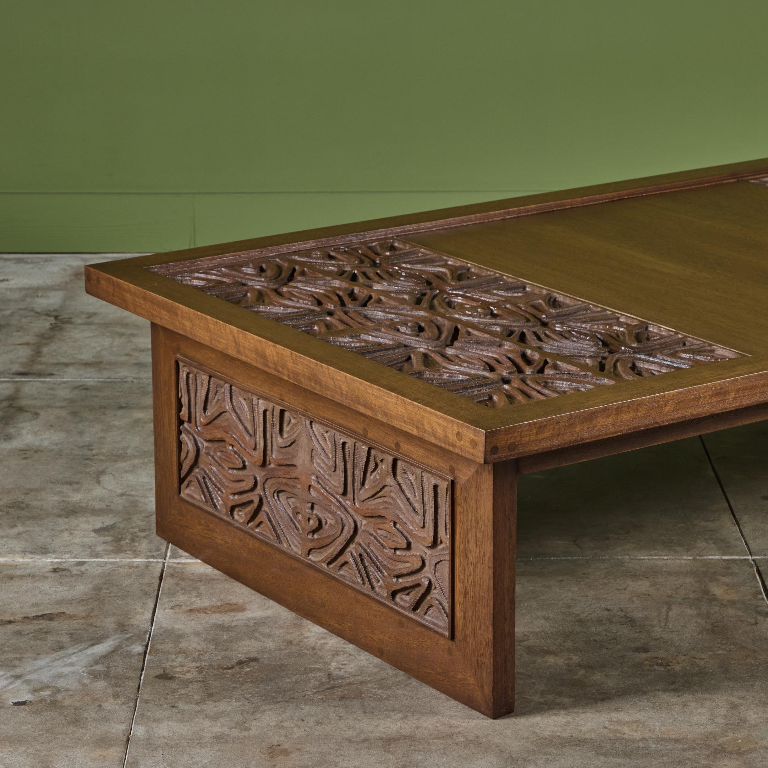 Acajou Table basse en acajou Sherrill Broudy pour Forms and Surfaces en vente