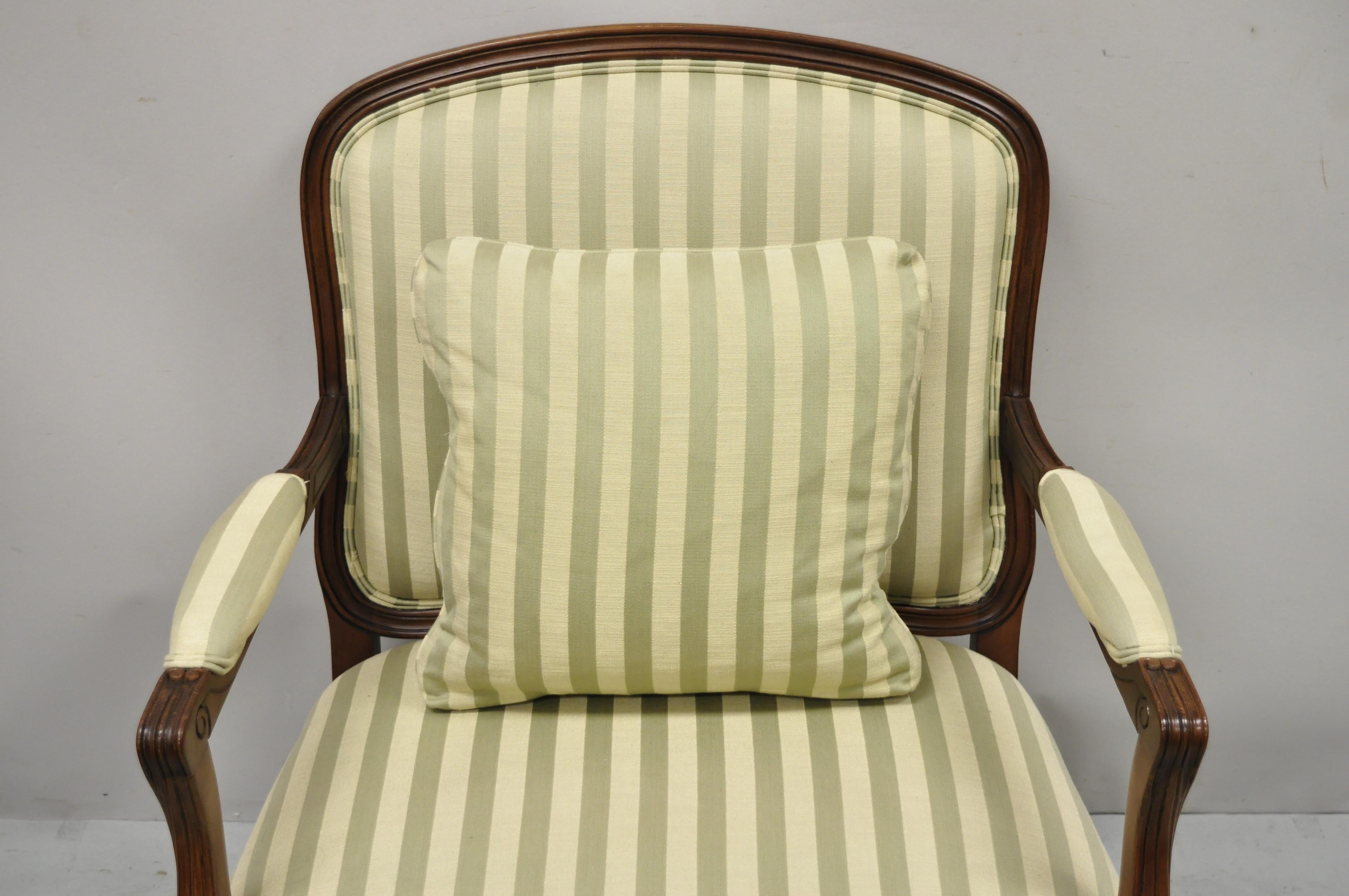 Sherrill Französisch Provincial Louis XV Stil gewebter Rock Bergere Lounge Sessel (Louis XV.) im Angebot