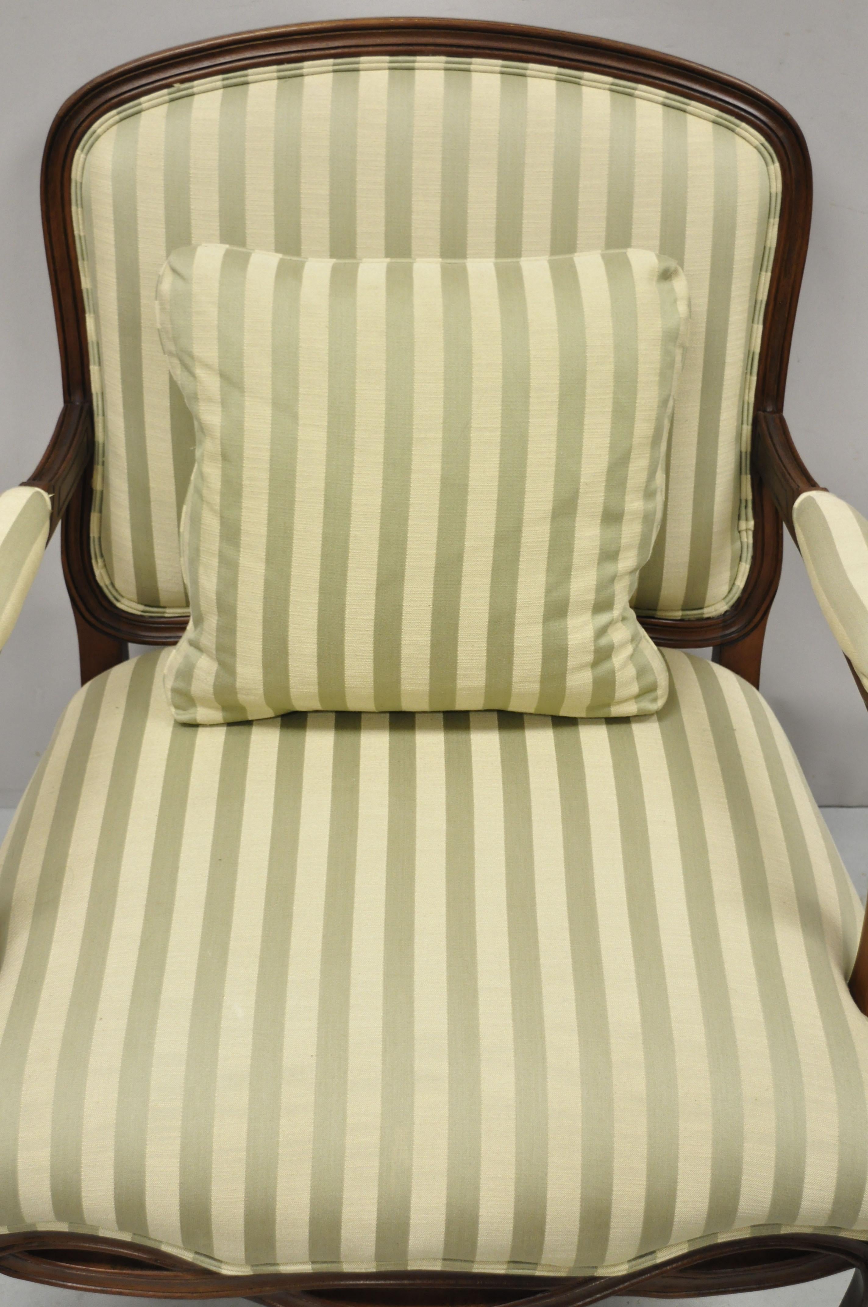 Sherrill French Provincial Louis XV Style Woven Skirt Bergere Lounge Arm Chair In Good Condition For Sale In Philadelphia, PA