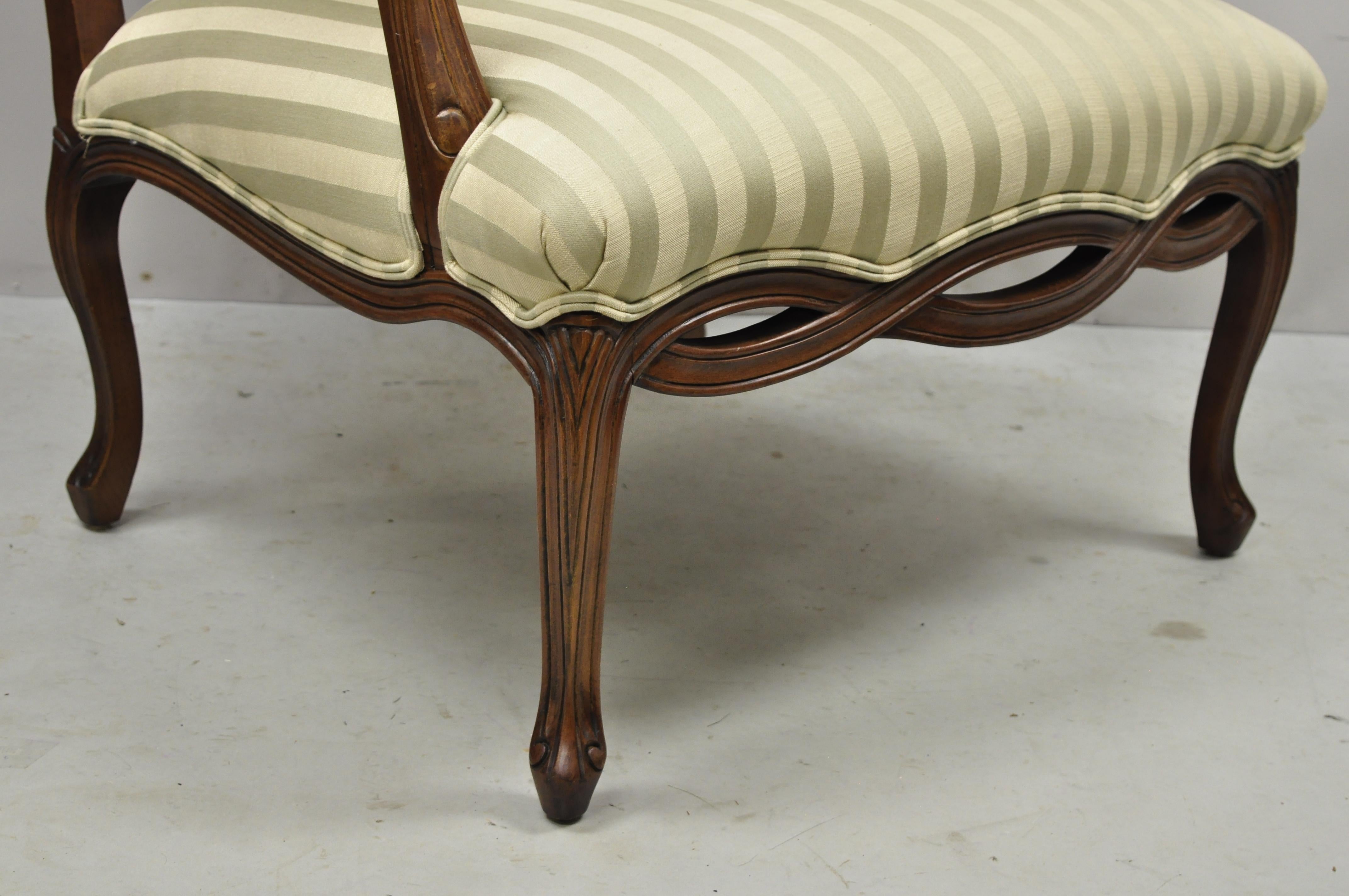 Sherrill Französisch Provincial Louis XV Stil gewebter Rock Bergere Lounge Sessel (Stoff) im Angebot