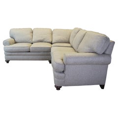 Sherrill Furniture Co. Canapé d'angle sectionnel traditionnel à bras enroulés beige