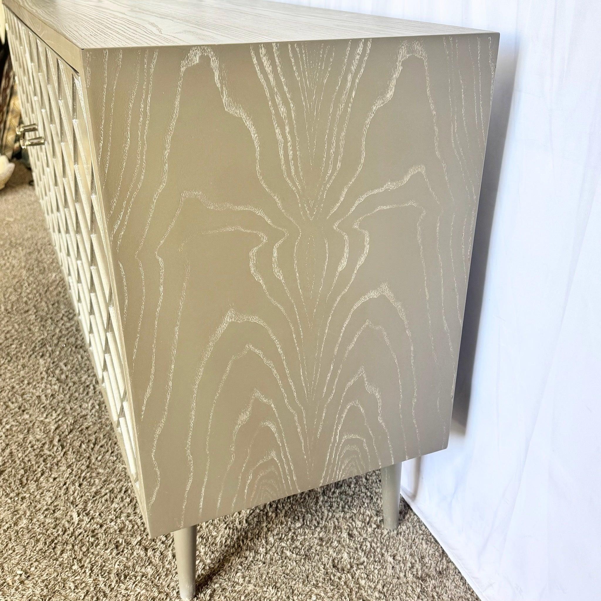 Sconosciuto Sherrill Credenza Occasionale Vintage Made Modern Franco Cerused Wood in vendita