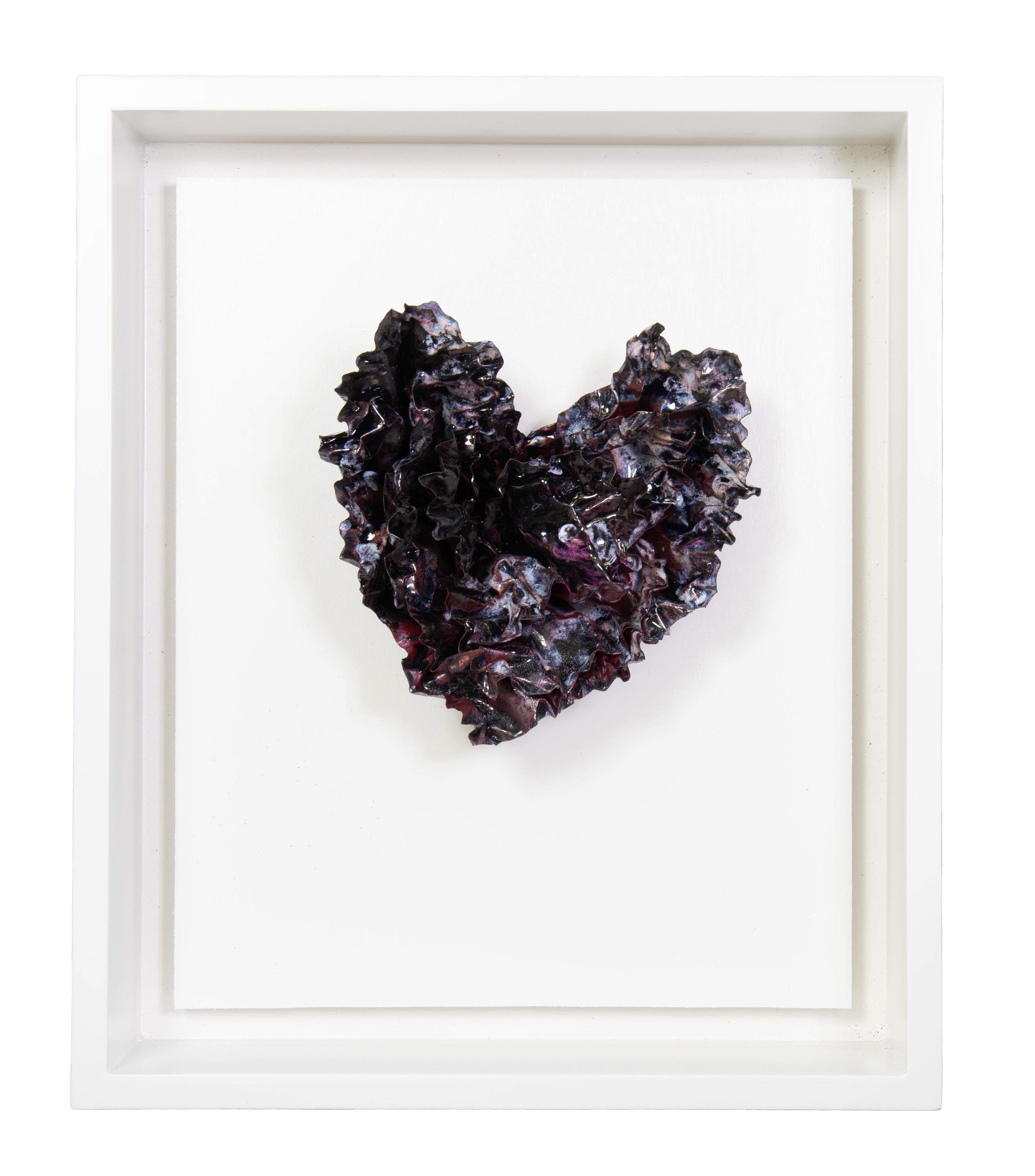 Sherry Been Abstract Sculpture – Abstrakte Wandskulptur „Blackened Heart“ aus geschwärztem Herz, 2023