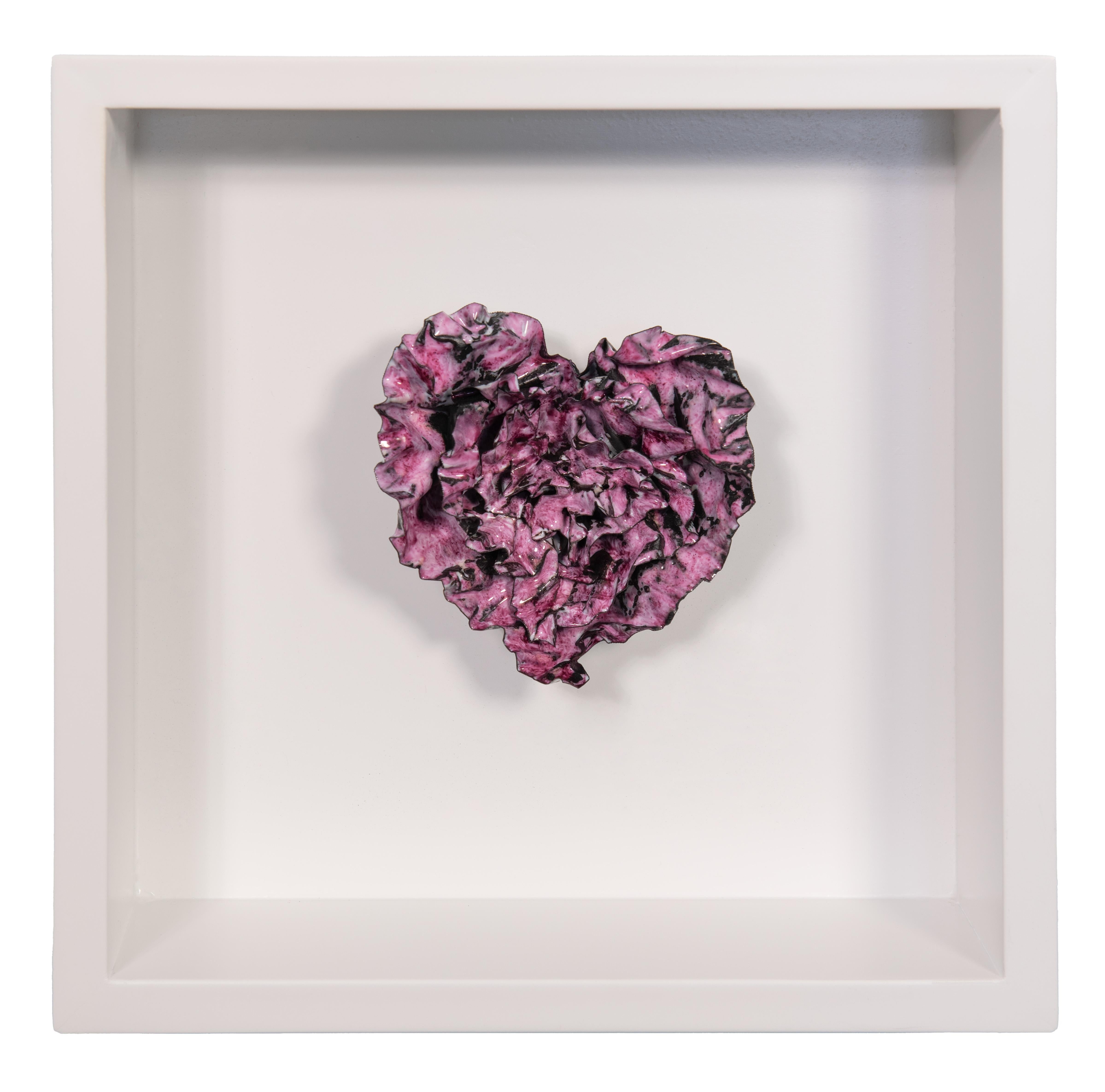Sherry Been Abstract Sculpture – Abstrakte Wandskulptur „Definitively Pink Heart“, 2024