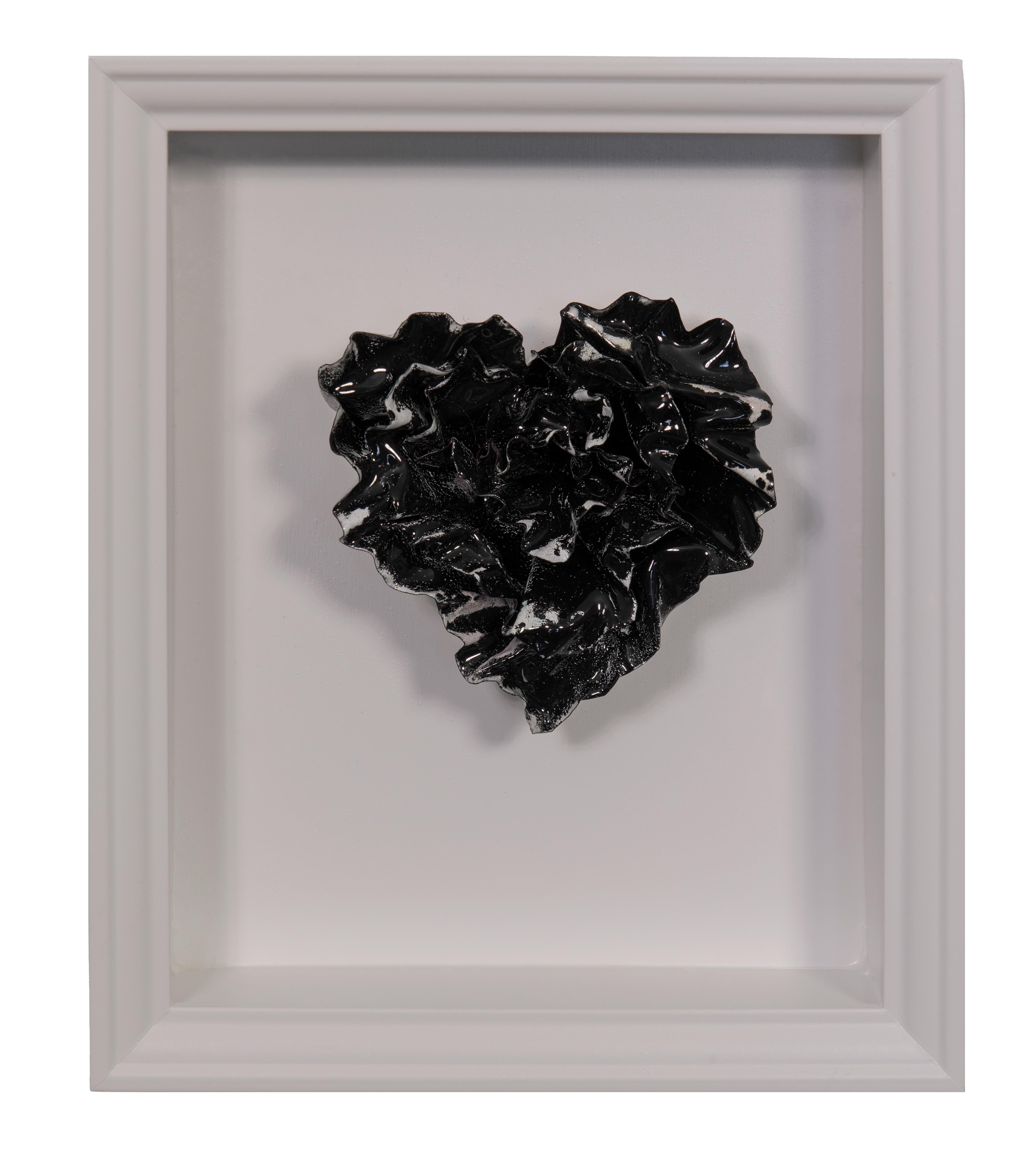 Sherry Been Abstract Sculpture – Abstrakte Wandskulptur „Unforgotten Heart“ von „Unforgotten Heart“, 2024