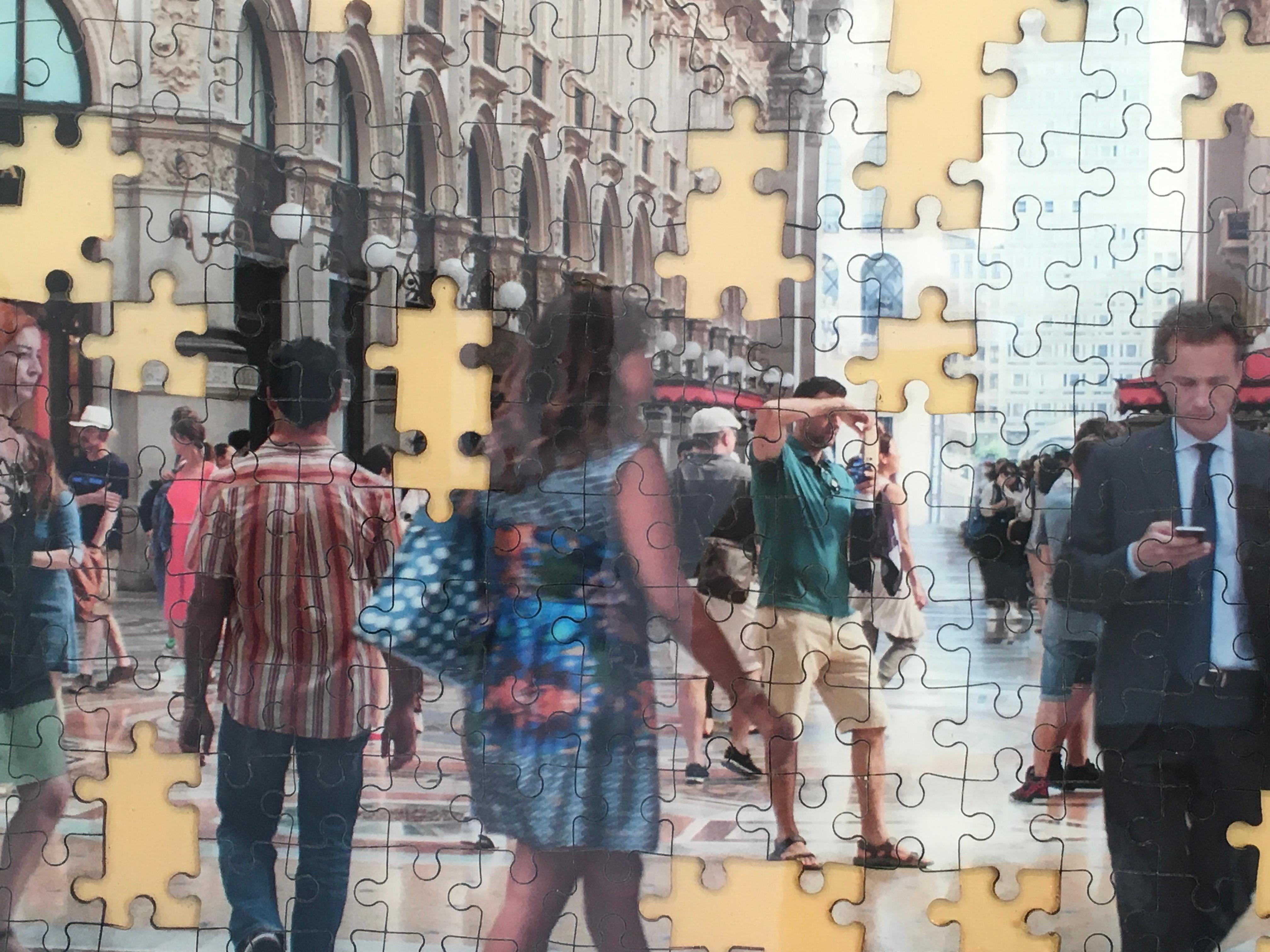 Las raíces son profundas - Color Photograph Beige de Sherry Karver