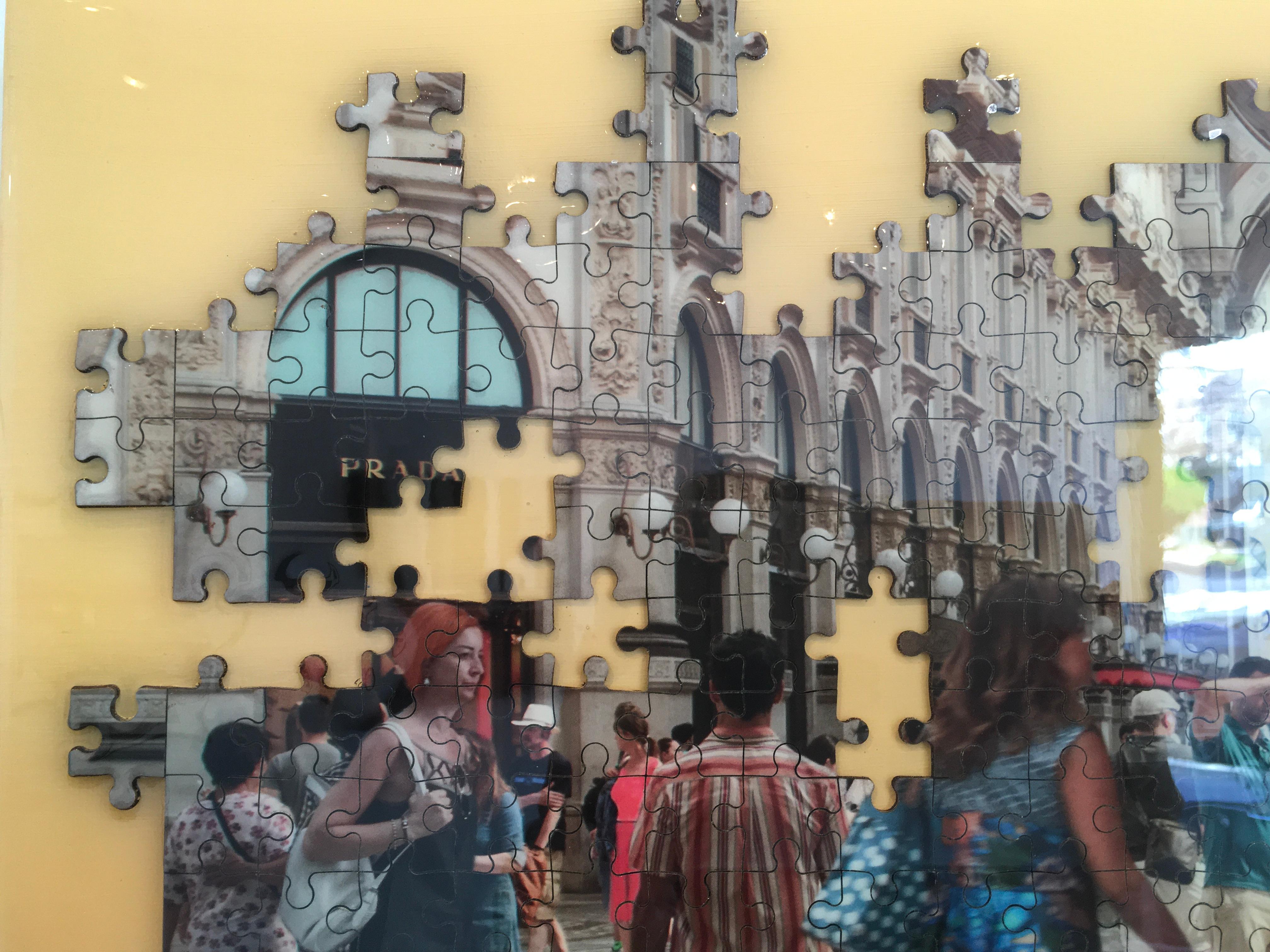 Roots Go Deep de Sherry Karver es una obra de arte única de 16x20 creada con imágenes fotográficas, piezas de puzzle, óleo y resina sobre panel de madera.  Forma parte de la Serie de las Piezas Perdidas del Puzzle.

Según Karver, 