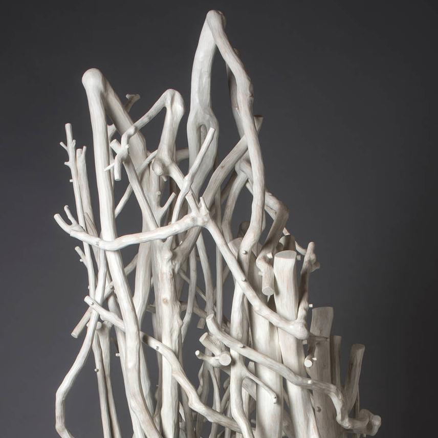 Wirbeln wie ein Samenschattier im Wind – Sculpture von Sherry Owens