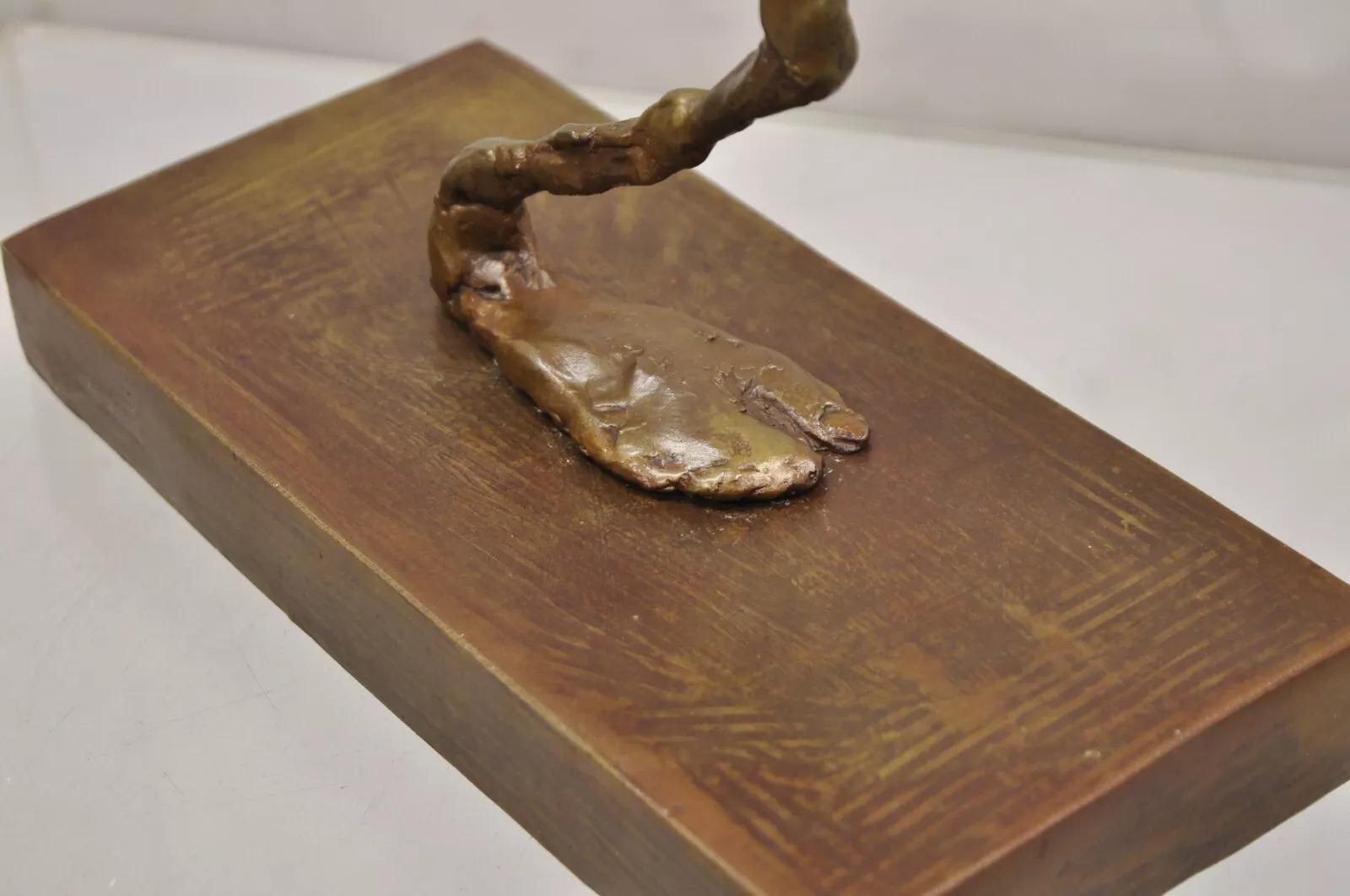 Sheryl C. Benjamin Escultura Brutalista Moderna Abstracta Figura Serpentina de Bronce siglo XX en venta