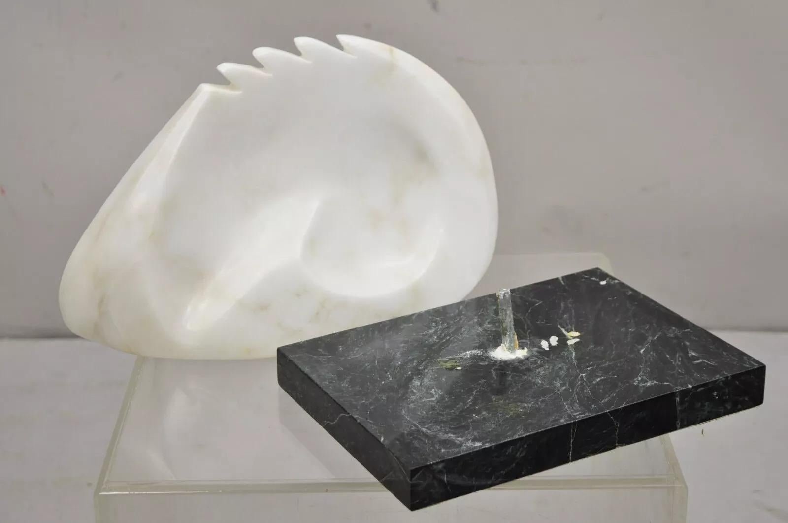 A.I.C. Benjamin Scultura astratta modernista in marmo scolpito su base di marmo in vendita 2