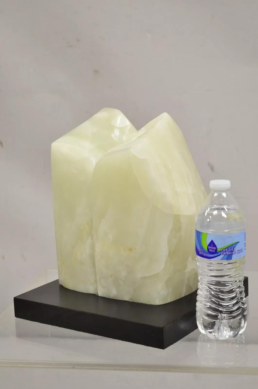 A.I.C. Benjamin Scultura moderna astratta in onice scolpito e lucidato C. Stone in vendita 3