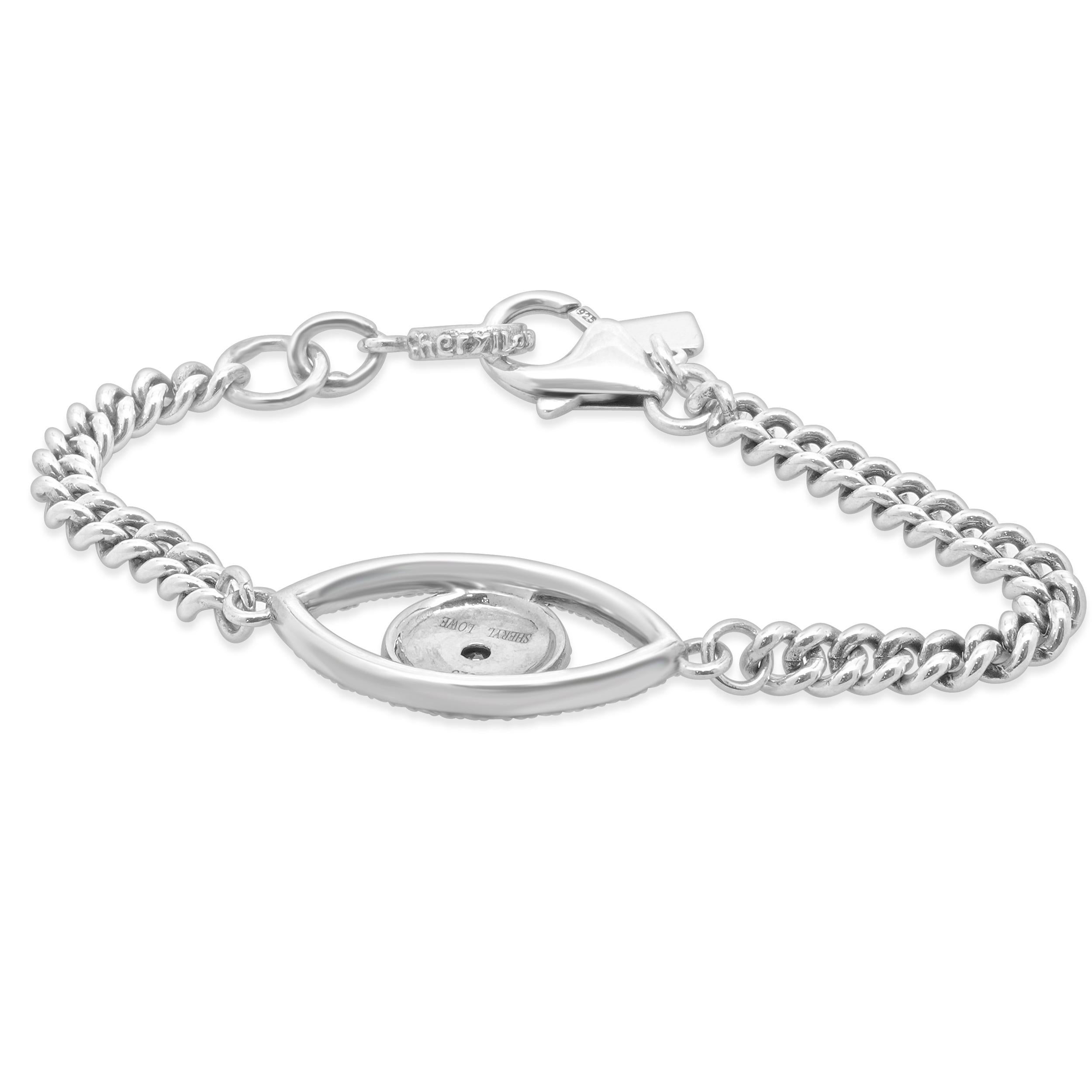 Diseñadora: Sheryl Lowe
Material: plata de ley
Dimensiones: la pulsera se ajusta aproximadamente a una muñeca de 15 cm
Peso: 13.03 gramos
