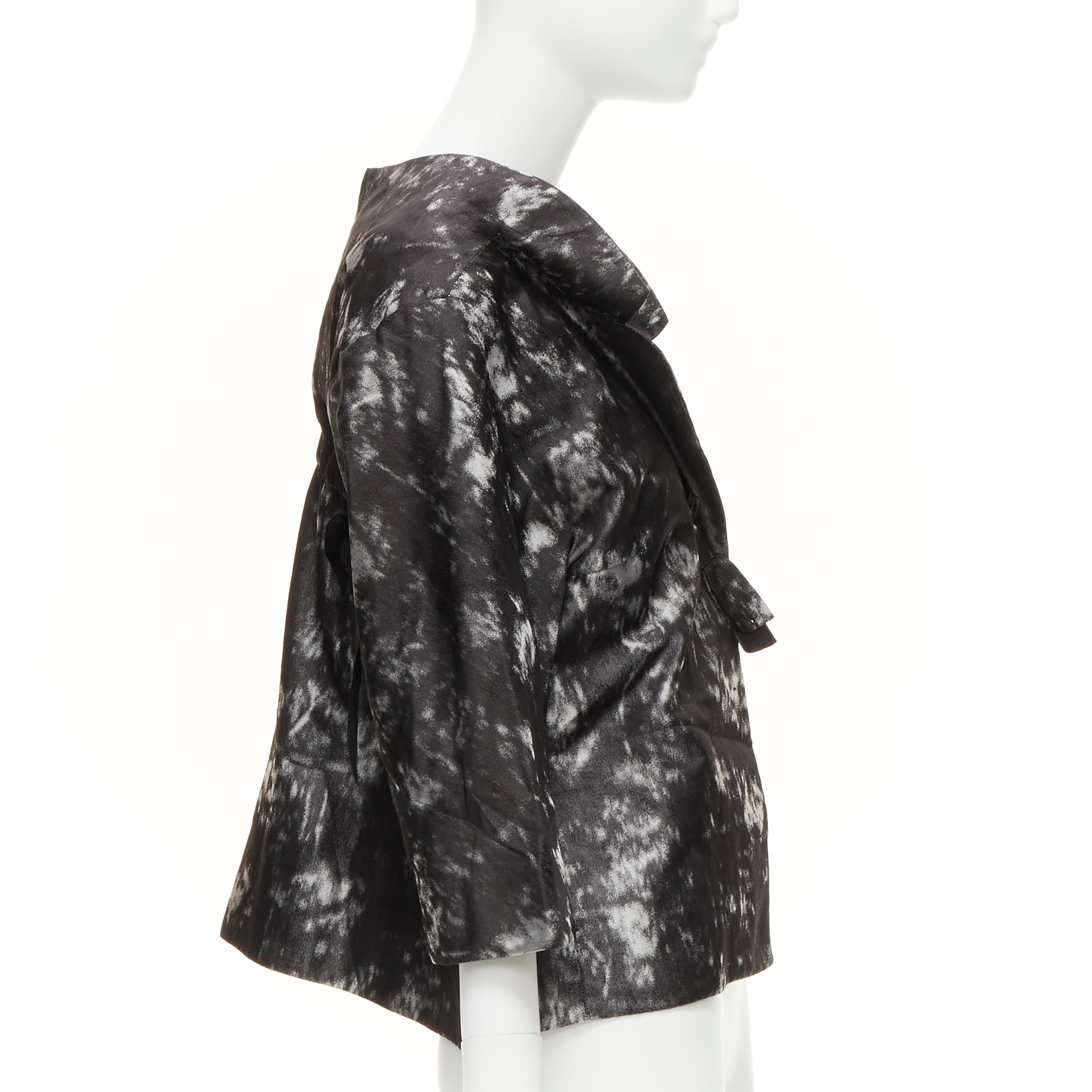 Donna SHIATZY CHEN 100% seta grigio nero dettaglio fiocco taglio rotondo giacca cocoon IT42 M in vendita