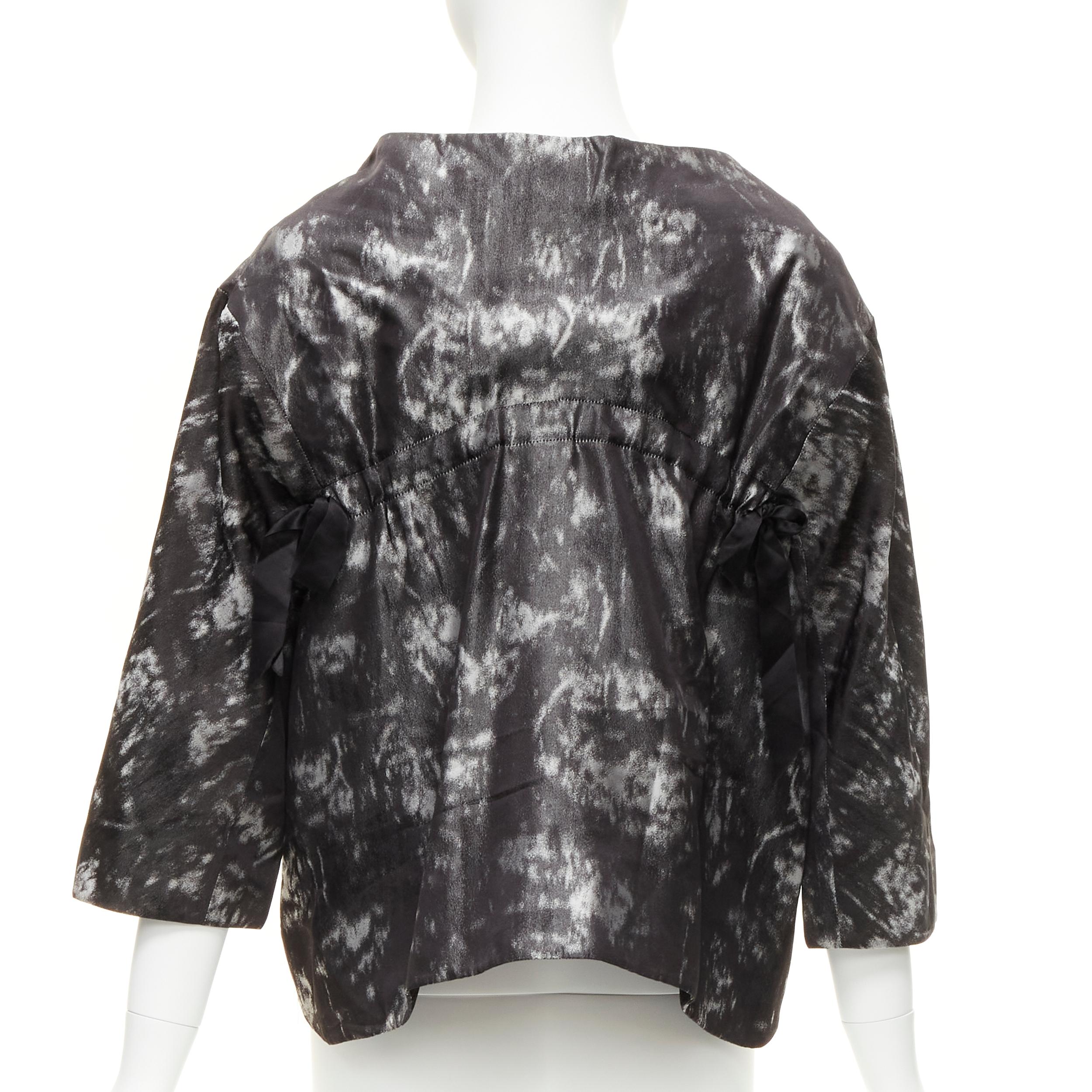 SHIATZY CHEN 100% seta grigio nero dettaglio fiocco taglio rotondo giacca cocoon IT42 M in vendita 1