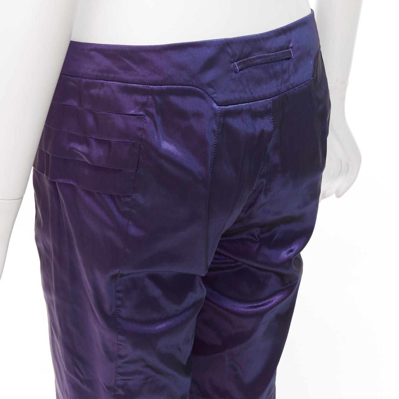 SHIATZY CHEN 100% Seide, lila, holographisch, plissiert, seitliche Abnäher, Kniebundhose IT42 M
Aktenzeichen: CELG/A00438
Marke: Shiatzy Chen
MATERIAL: Seide
Farbe: Lila
Muster: Solide
Verschluss: Reißverschluss
Zusätzliche Details: Unsichtbarer