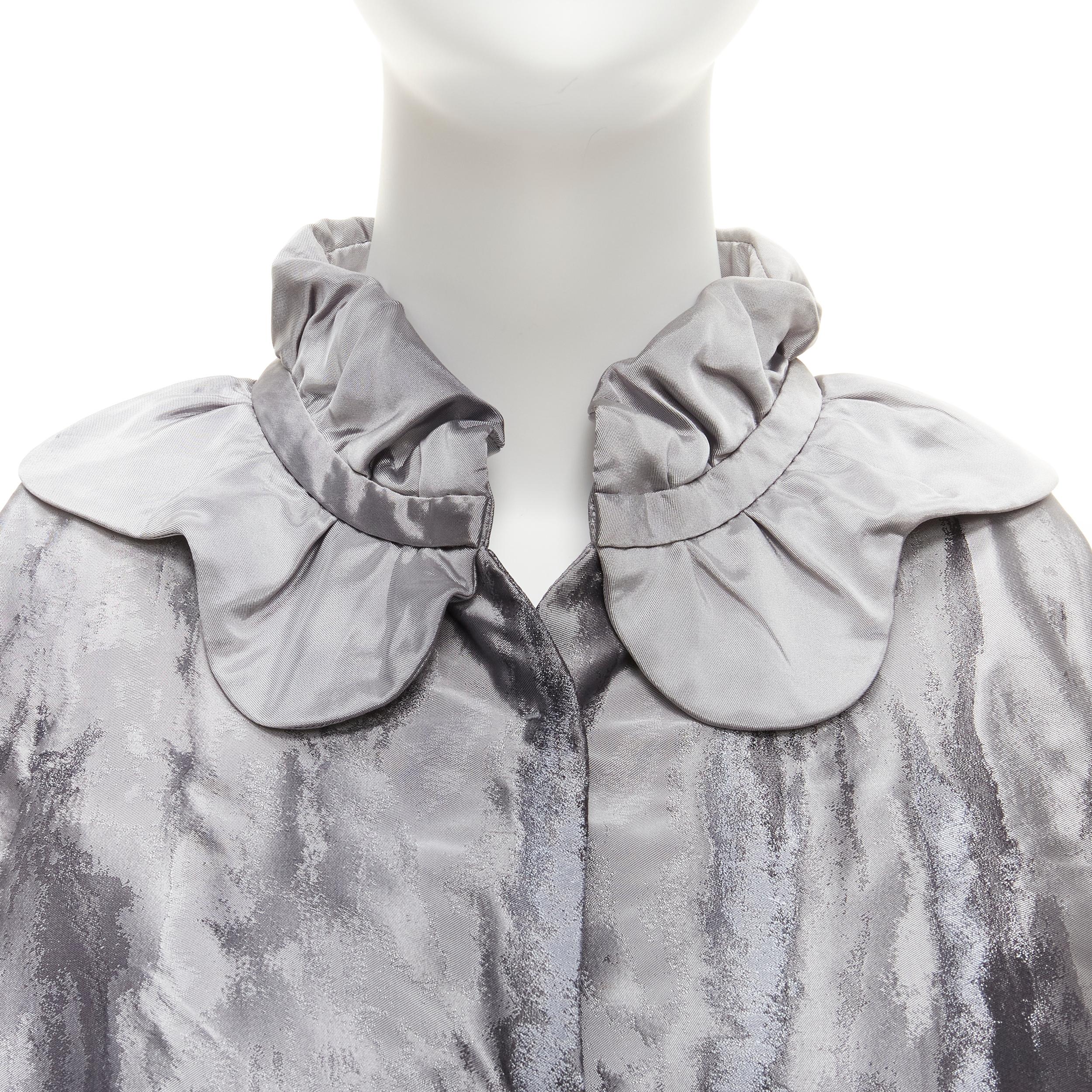 SHIATZY CHEN grey abstract watercolour floral silk brocade scallop collar vest IT44 L
Reference: TGAS/D00072
Brand: Shiatzy Chen
Material: Acetate, Silk
Color: Grey
Pattern: Abstract
Closure: Snap Buttons
Lining: Grey Silk
Extra Details: Scallop