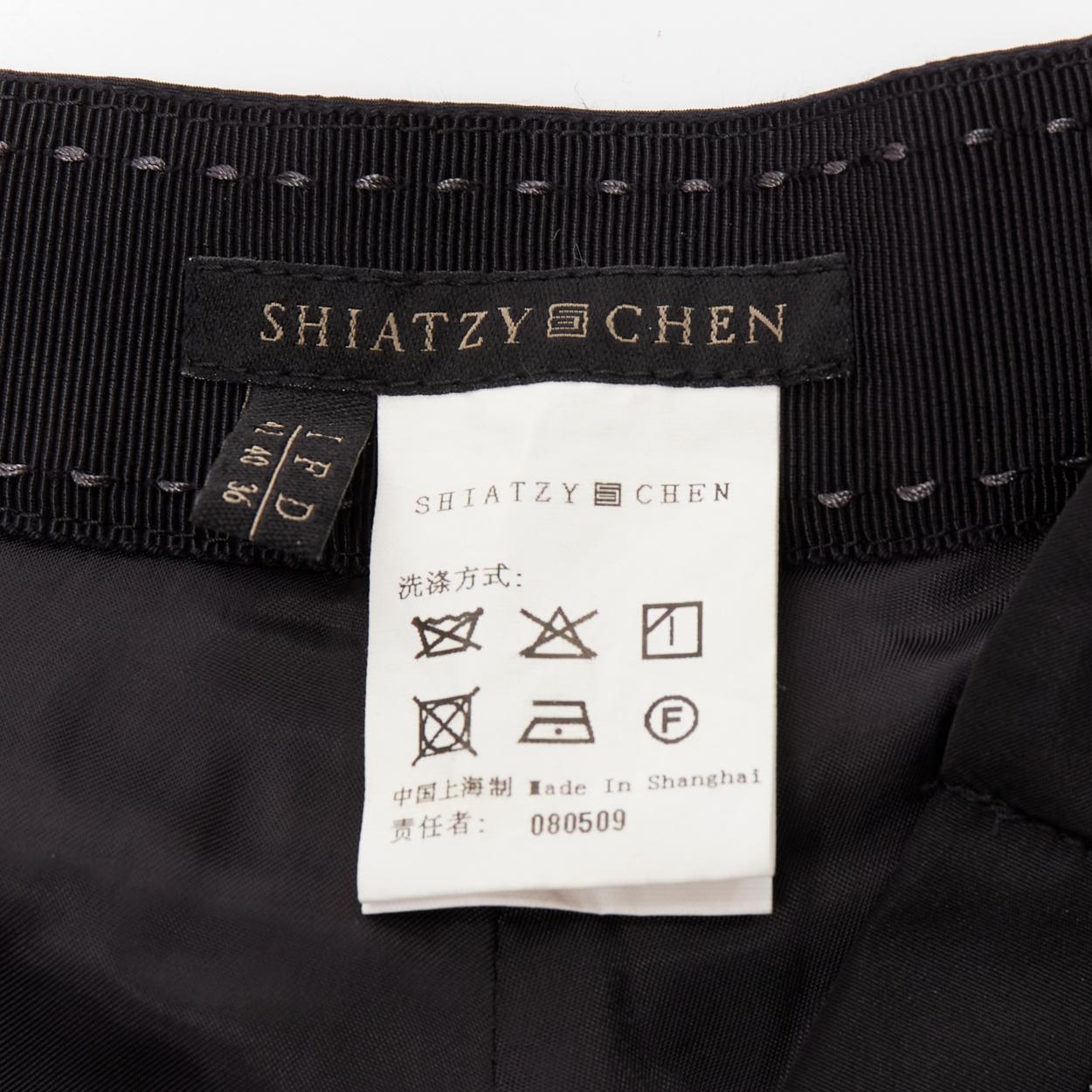 SHIATZY Chen nero in misto acetato con taglio posteriore 3D e pantaloni cropped imbottiti IT42 M. in vendita 3