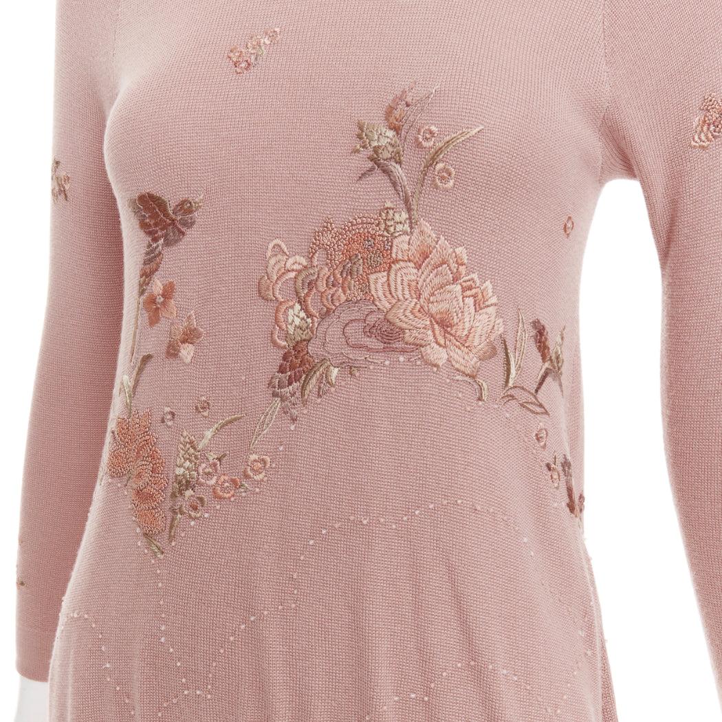 SHIATZY CHEN dusty pink modal oriental embroidery qipao collar sweater IT40 S
Reference: CC/A00476
Brand: Shiatzy Chen
Material: Modal
Color: Pink
Pattern: Animal Print
Closure: Button
Made in: Shanghai

CONDITION:
Condition: Good, this item was
