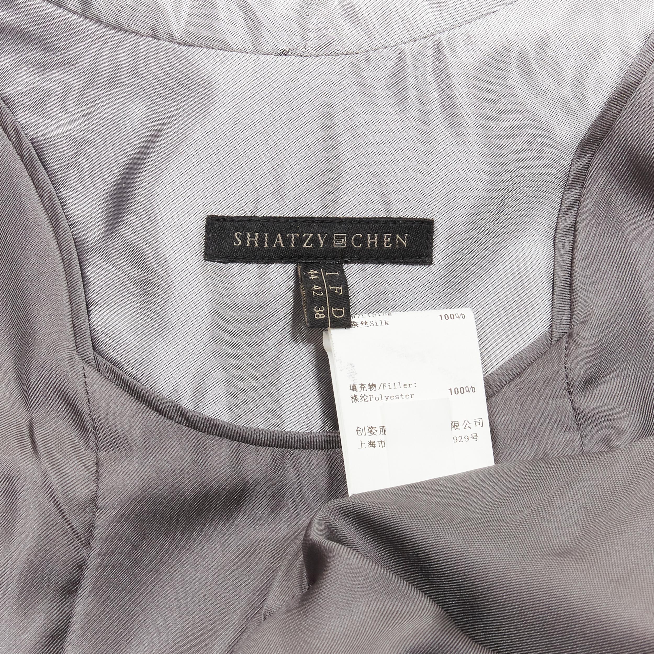 SHIATZY Chen gilet con collo a smerlo in broccato floreale astratto grigio IT44 L. in vendita 6