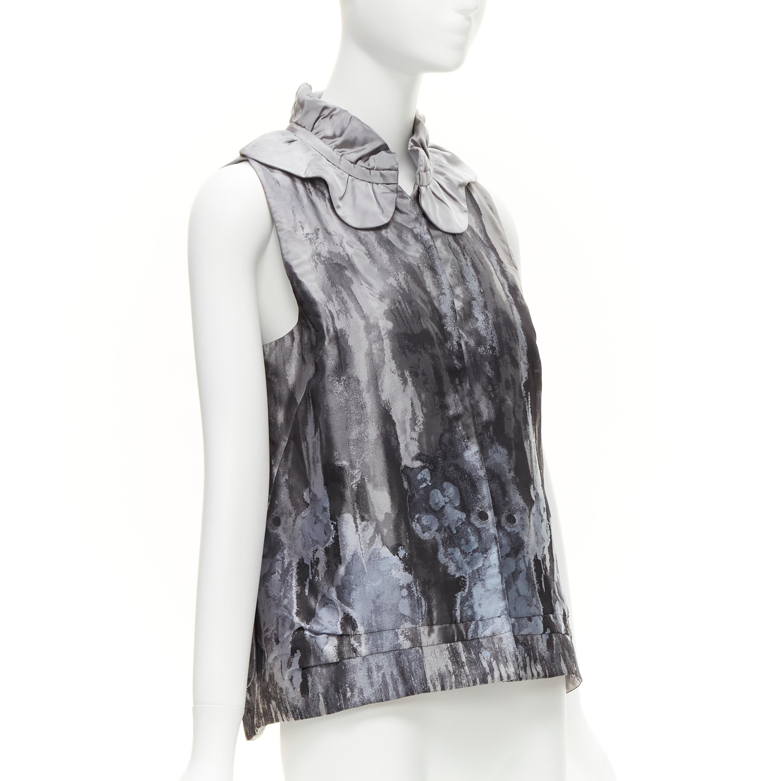 SHIATZY Chen gilet con collo a smerlo in broccato floreale astratto grigio IT44 L. In condizioni ottime in vendita a Hong Kong, NT