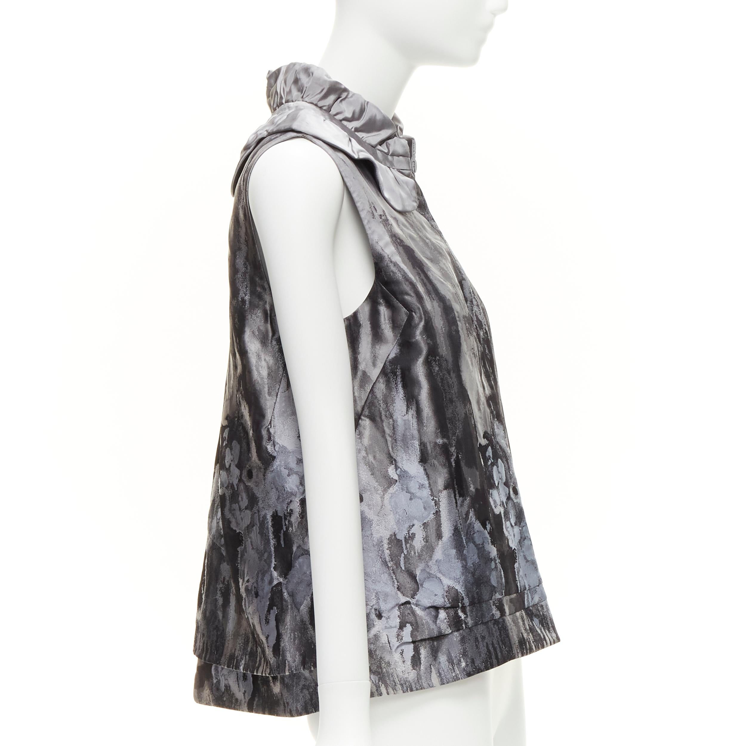 Donna SHIATZY Chen gilet con collo a smerlo in broccato floreale astratto grigio IT44 L. in vendita
