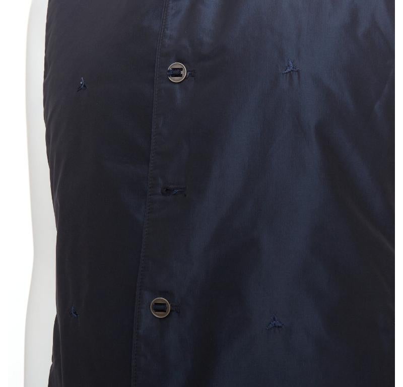 SHIATZY CHEN marineblaue bestickte, bestickte Seidenweste mit Knopfleiste IT46 S im Angebot 2