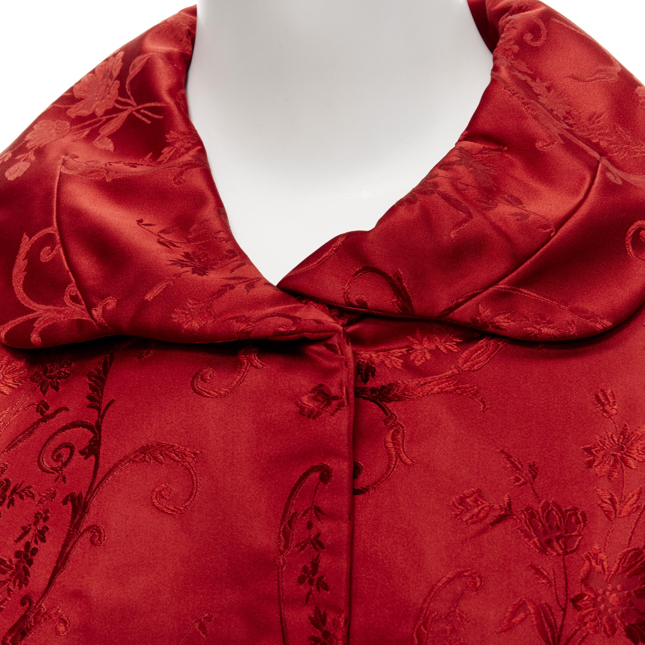 SHIATZY CHEN red chinoiserie oriental floral jacquard silk cropped jacket IT40 S 
Reference: CELG/A00064 
Brand: Shiatzy Chen 
Material: Silk 
Color: Red 
Pattern: Solid 
Closure: Snap 
Extra Detail: Curved slit pockets. Rounded shoulder. 
Made in: