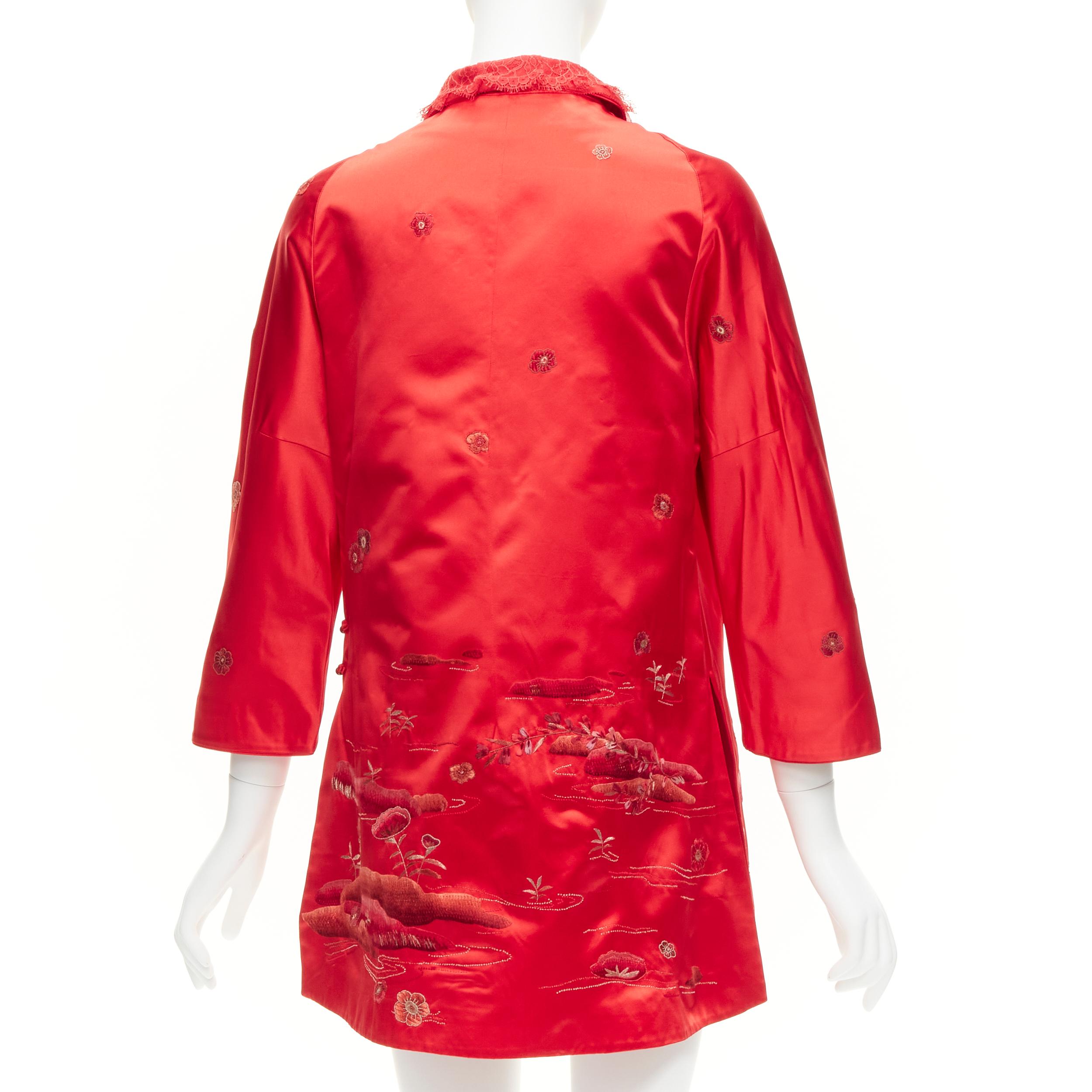 Donna SHIATZY CHEN top qipao in seta rossa con collo in pizzo e ricamo floreale a nuvola IT44 L in vendita