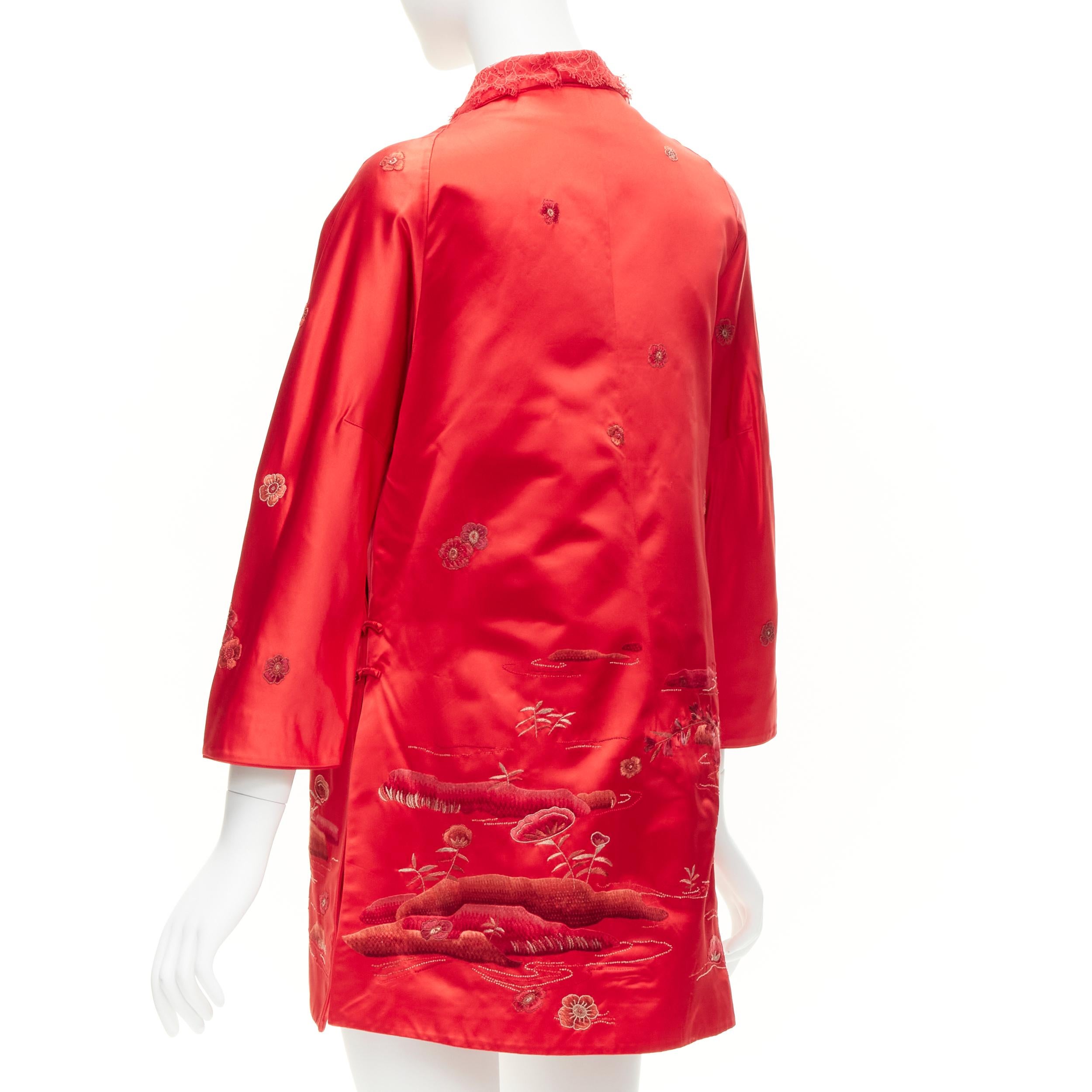 SHIATZY CHEN top qipao in seta rossa con collo in pizzo e ricamo floreale a nuvola IT44 L in vendita 1