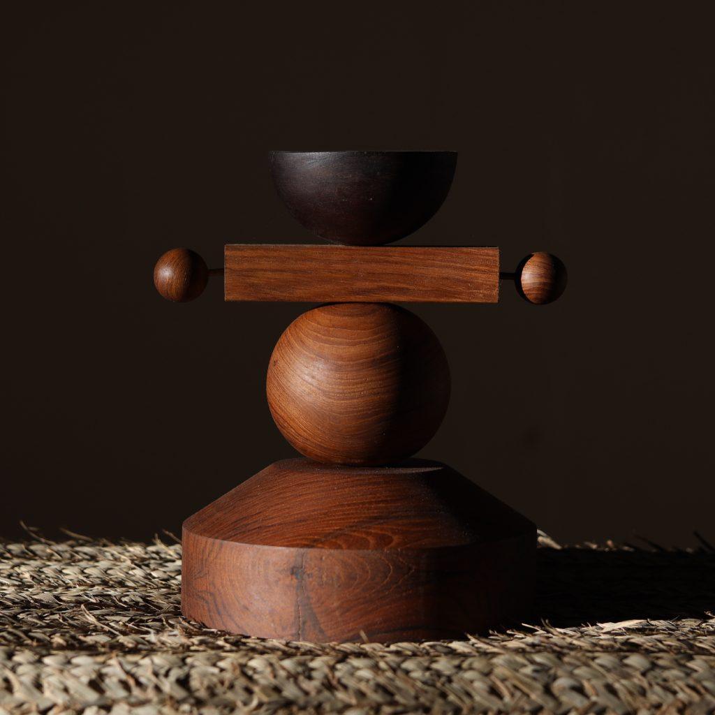 Scultura Shibui 08 di WANAS
Dimensioni: D. 28 x L. 28 x H. 36 cm.
Materiali: Ottone, palissandro, legno di teak e Wood.

Le dimensioni sono personalizzabili su richiesta. Contattateci.

Perché le cose più semplici riescono a rimanere con noi per