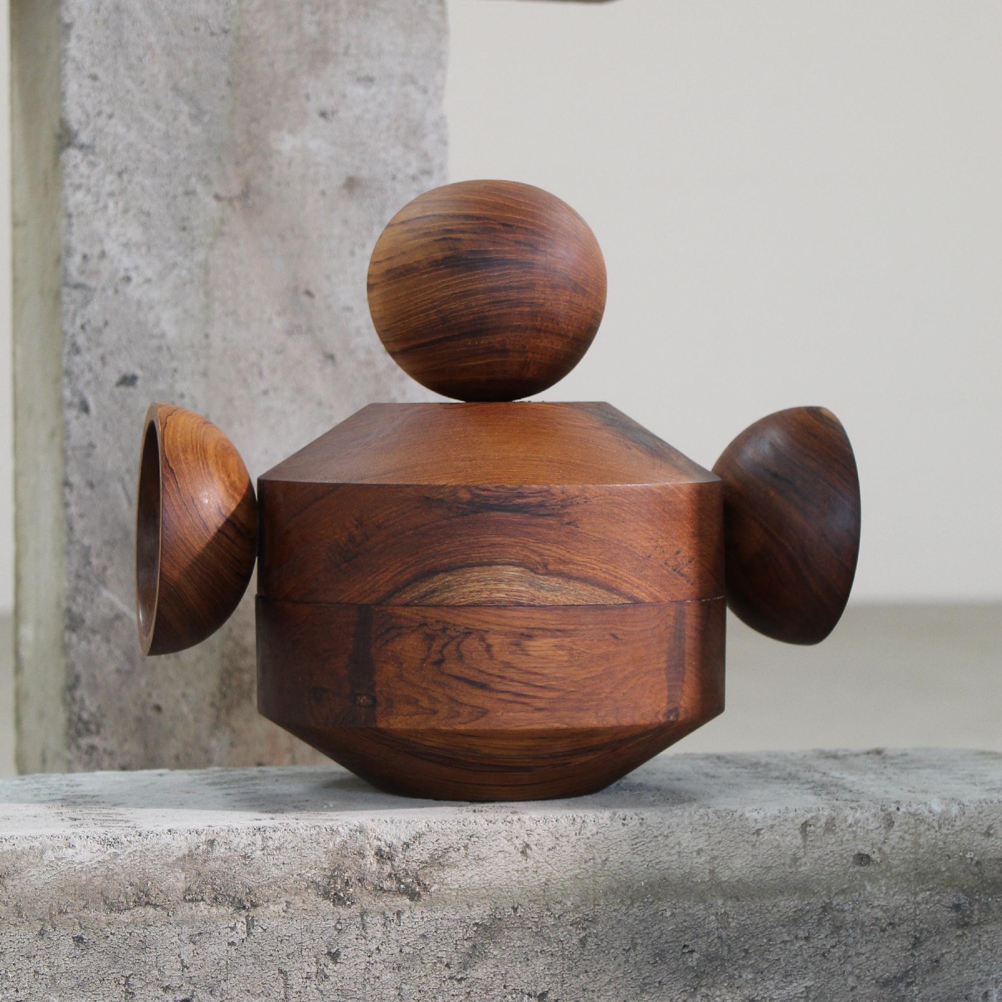Shibui 10 Sculpture by WANAS
Dimensions: D 28 x W 28 x H 38 cm.
Materials: Brass, rosewood, teak wood, and wood.

The size is customisable on request. Please contact us.

Why is it that the simplest of things manage to stay with us for such