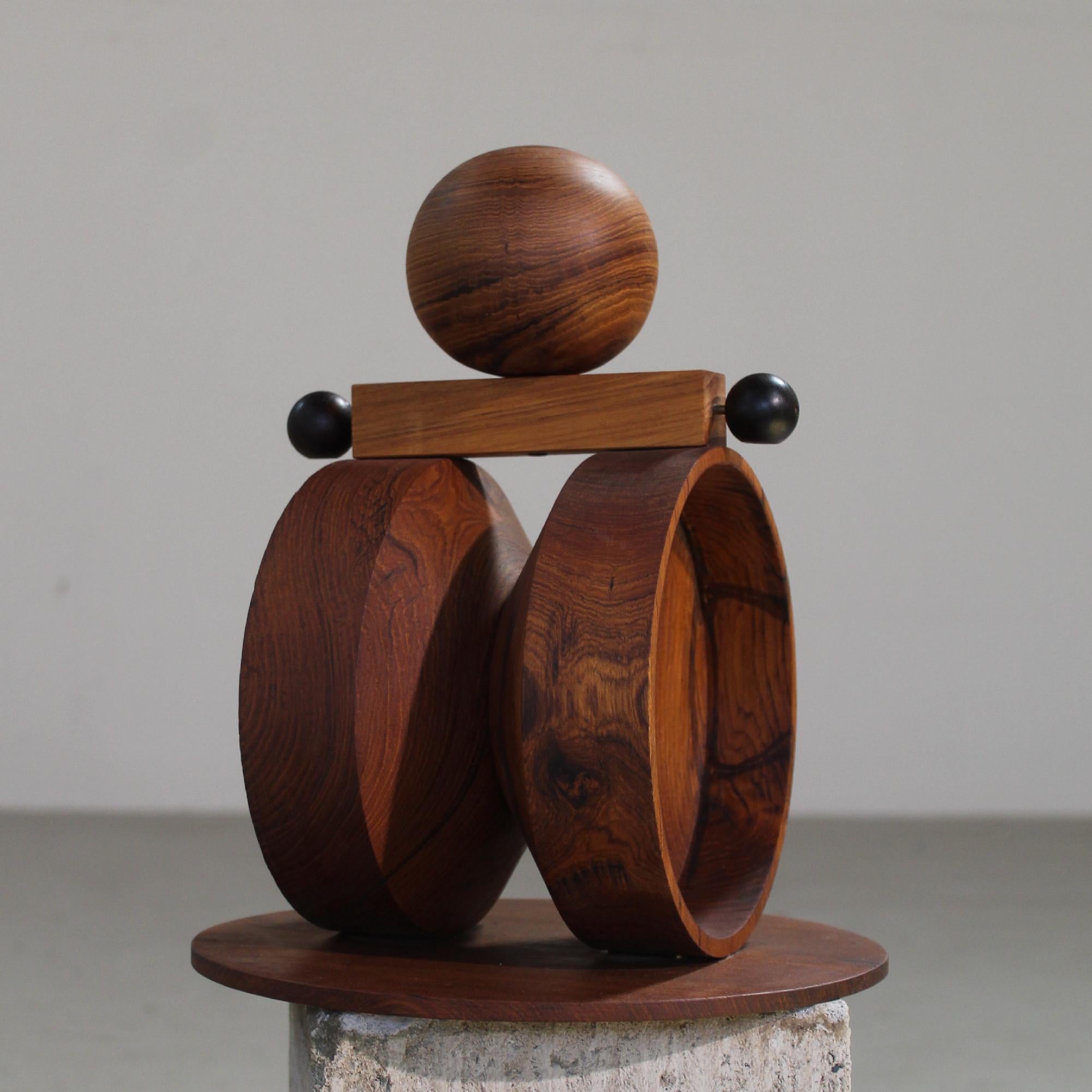 Scultura Shibui 16 di WANAS
Dimensioni: D. 28 x L. 28 x H. 36 cm.
Materiali: Ottone, palissandro, legno di teak e Wood.

Le dimensioni sono personalizzabili su richiesta. Contattateci.

Perché le cose più semplici riescono a rimanere con noi per