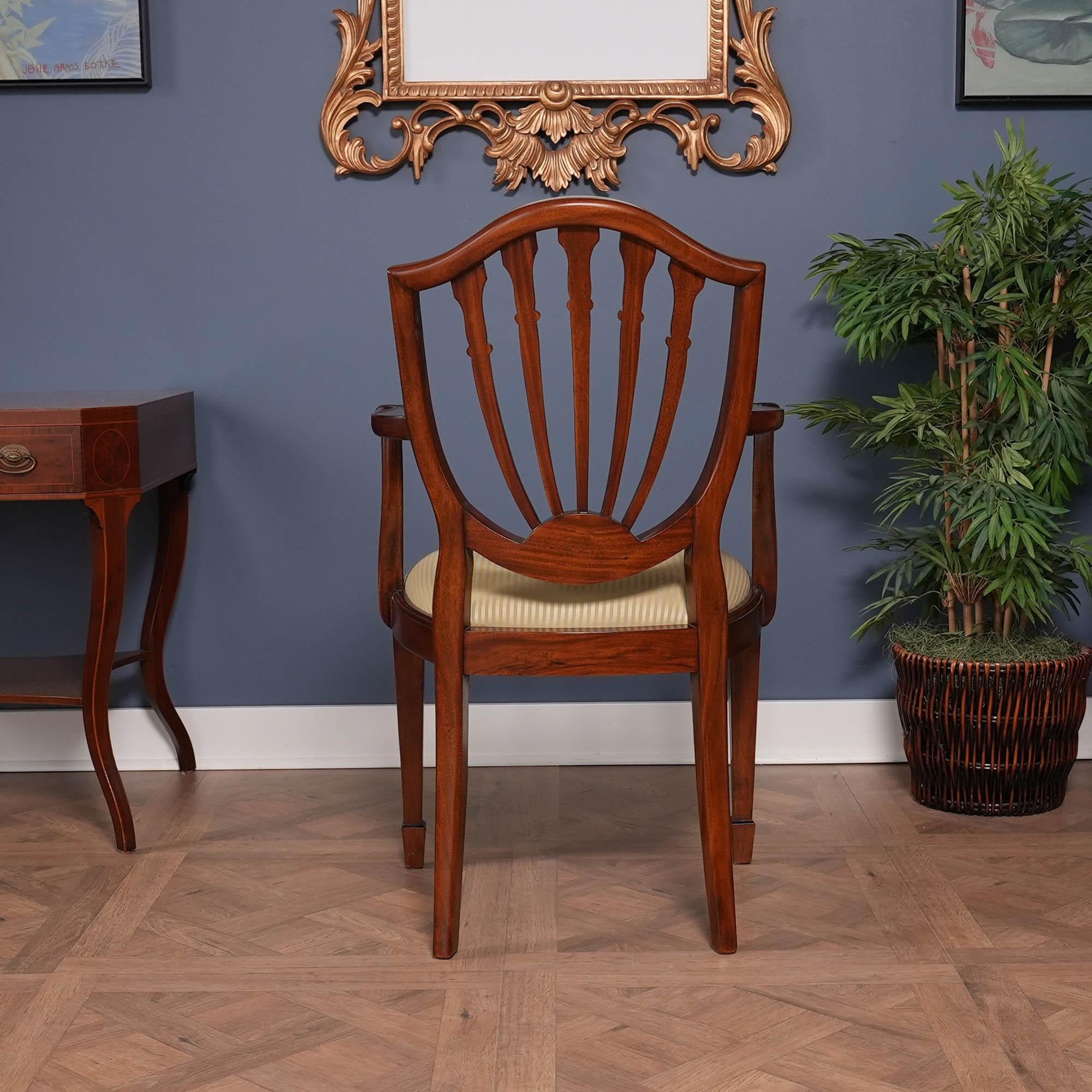 Intagliato a mano Sedie con schienale a scudo, set da 10 in vendita