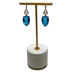 Pendientes de gota de oro amarillo de 14 quilates en forma de cometa con topacio azul suizo y detalles de diamantes