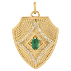 Pendentif bouclier avec émeraude centrale et diamants en or jaune 14 carats