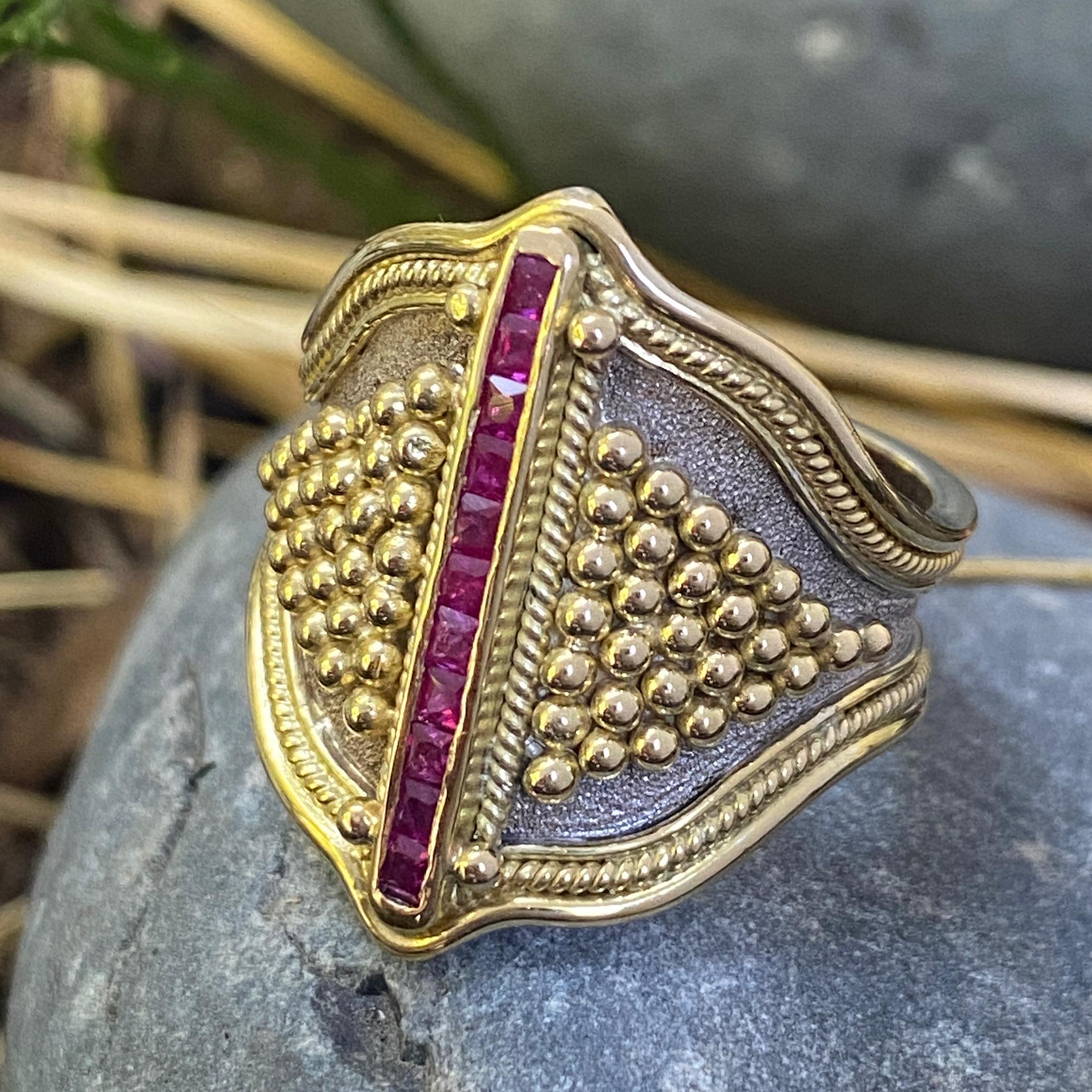 Cigar Band or Shield Ring in 18K Gold with Carré-Cut Rubies & Granulation Detail In Good Condition In Sherman Oaks, CA