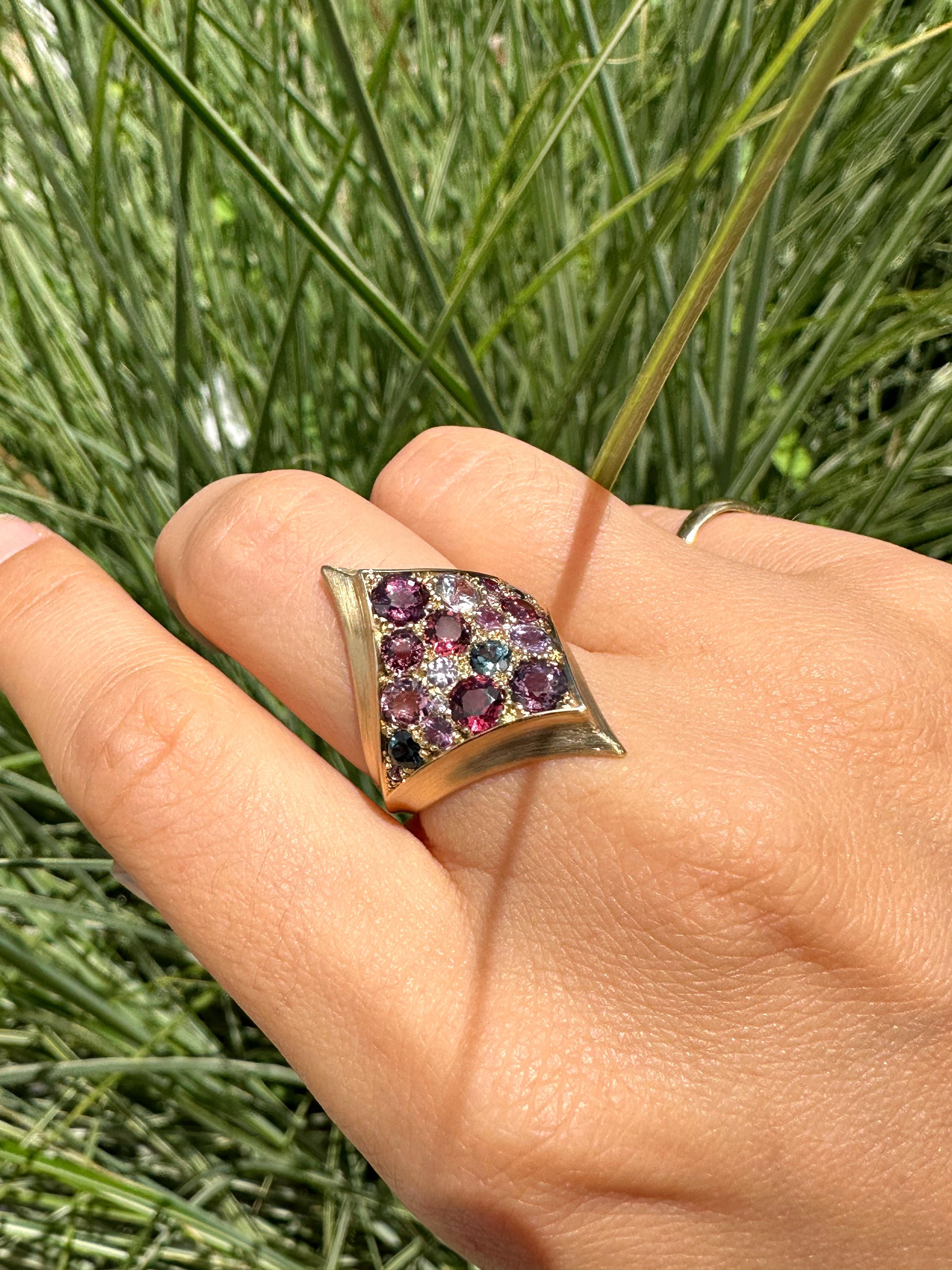Shield Ring Pink Vibes, Spinels, Garnets, Tourmalines and Sapphires  In New Condition For Sale In SURESNES, FR