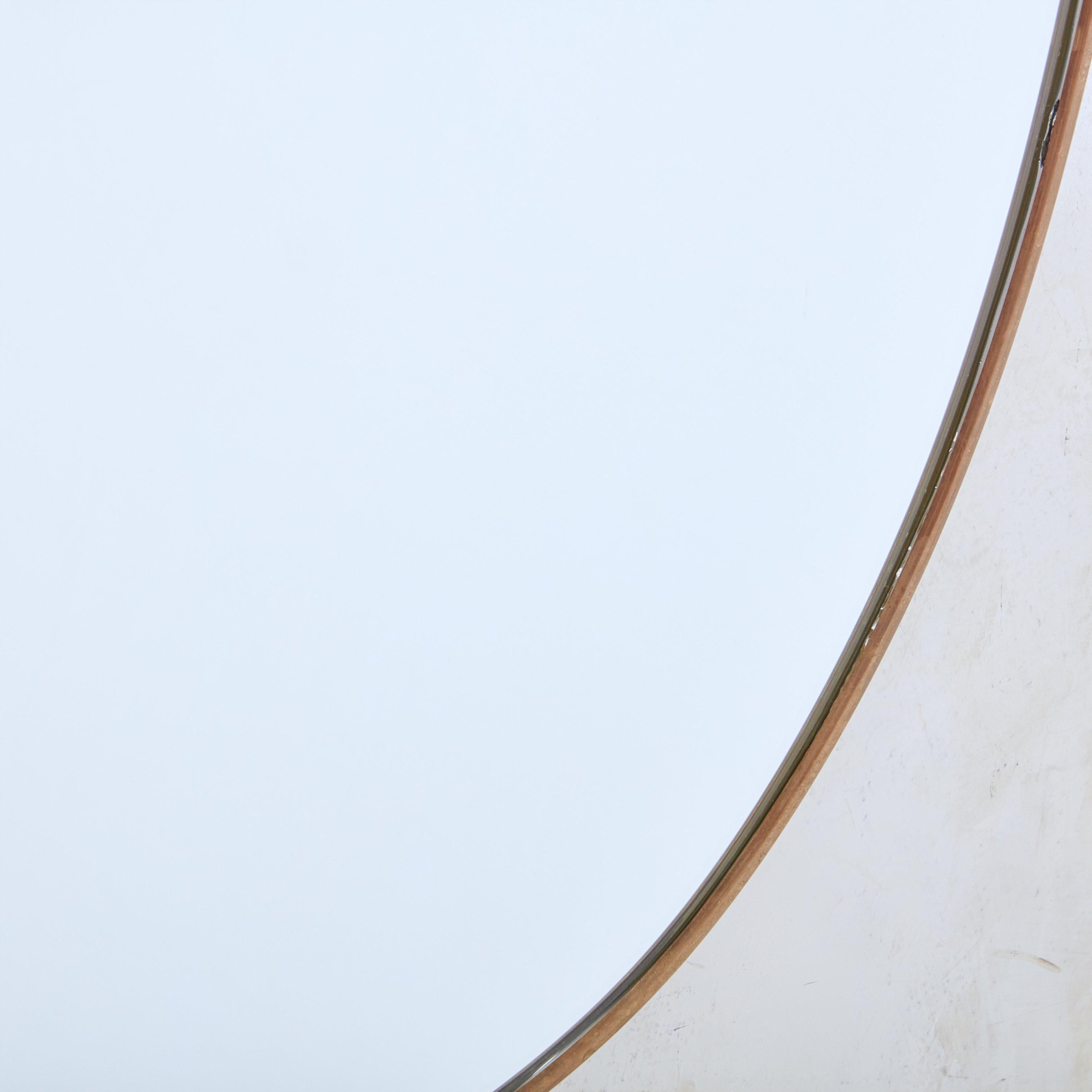Specchio da parete con cornice in ottone a forma di scudo n. 05, Italia, anni '70 In condizioni buone in vendita a Chicago, IL