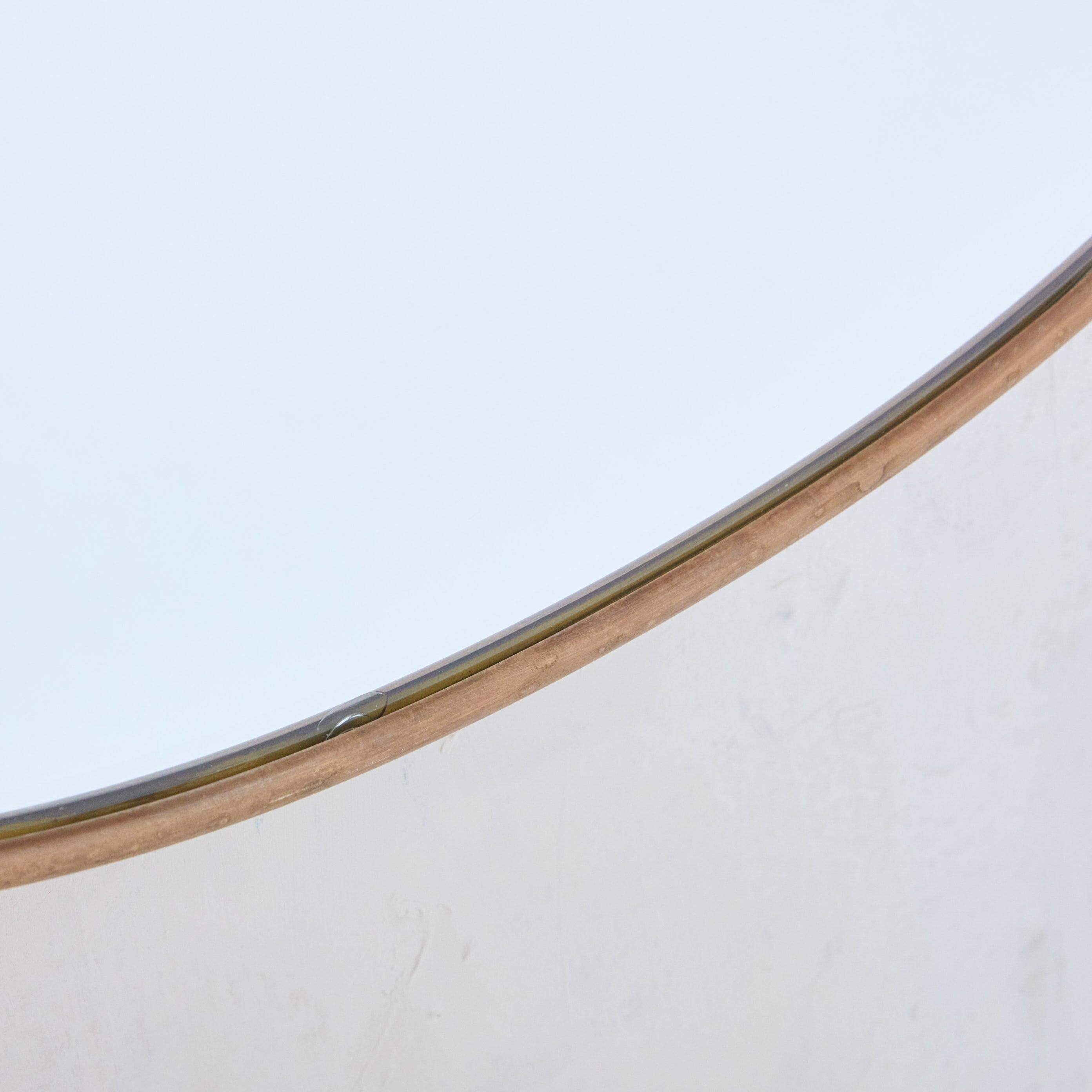 Specchio da parete con cornice in ottone a forma di scudo n. 05, Italia, anni '70 in vendita 2