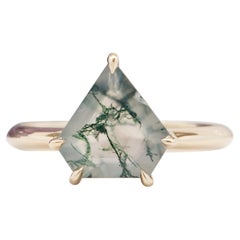 Bague de fiançailles unique en forme de bouclier en agate mousse solitaire en or jaune 14K R6004