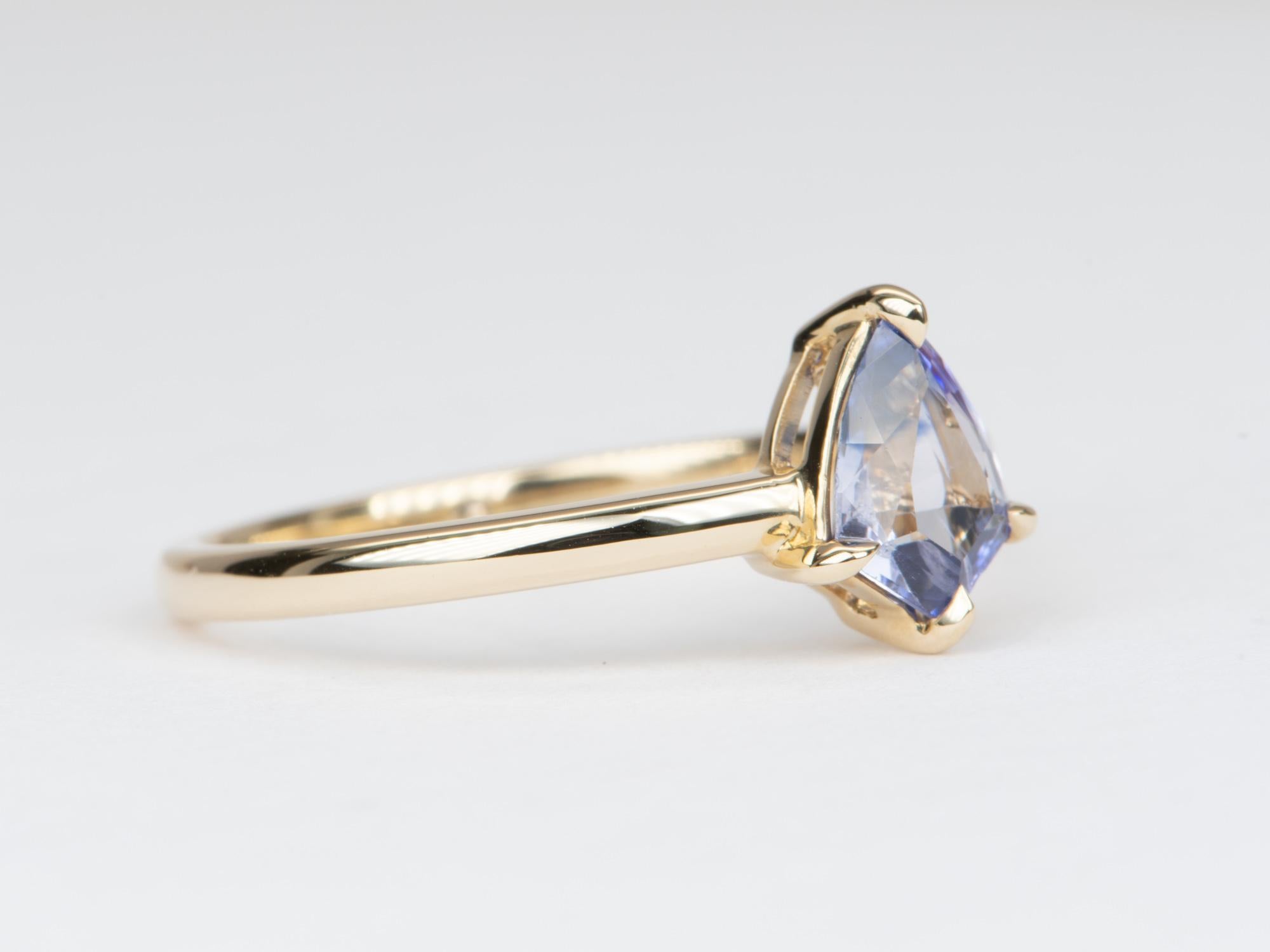 Uncut Shield Shape Unique Bi-Color Sapphire Ring 14K Gold R6558 For Sale