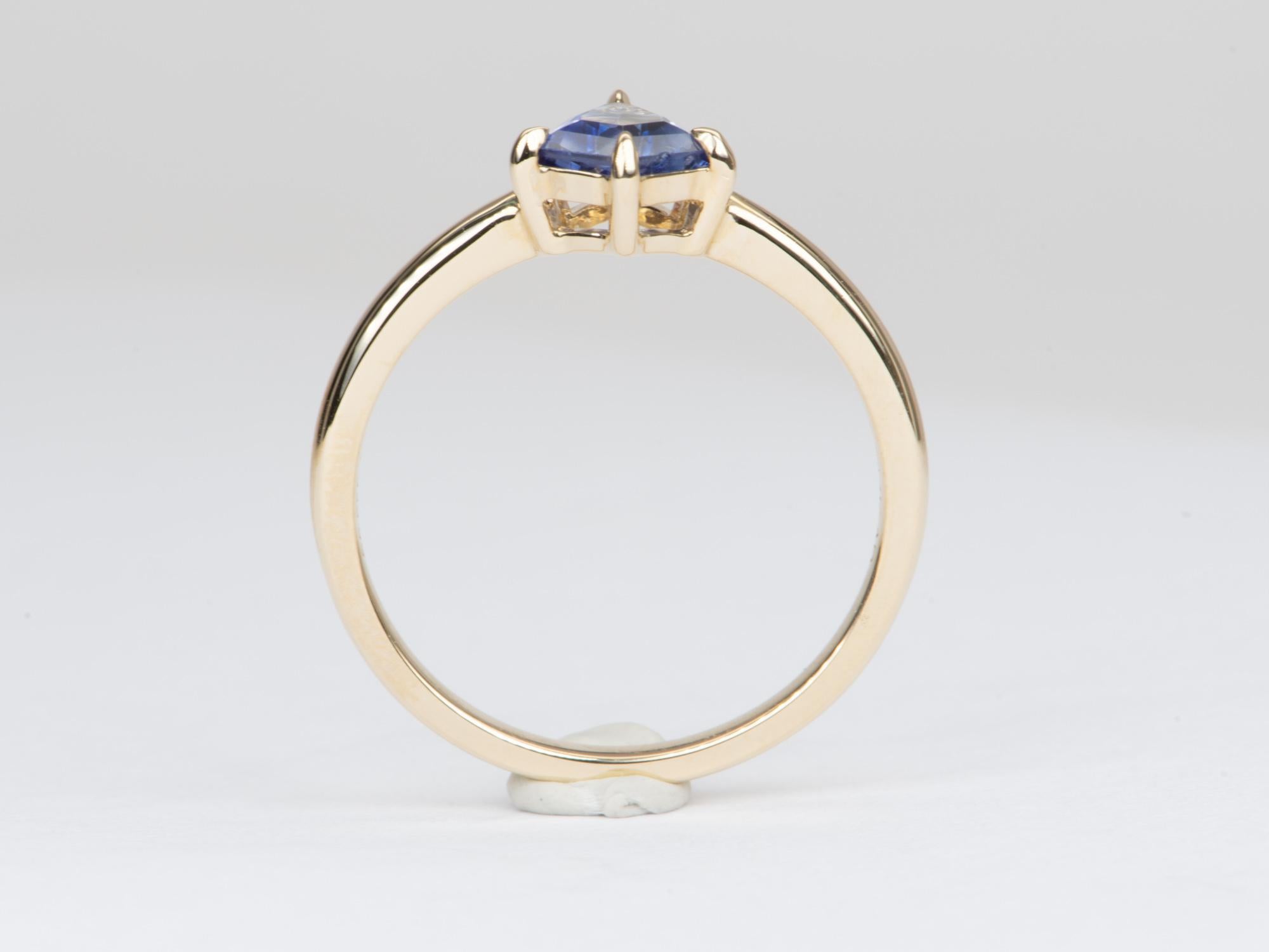 Shield Shape Unique Bi-Color Sapphire Ring 14K Gold R6558 In New Condition For Sale In Osprey, FL