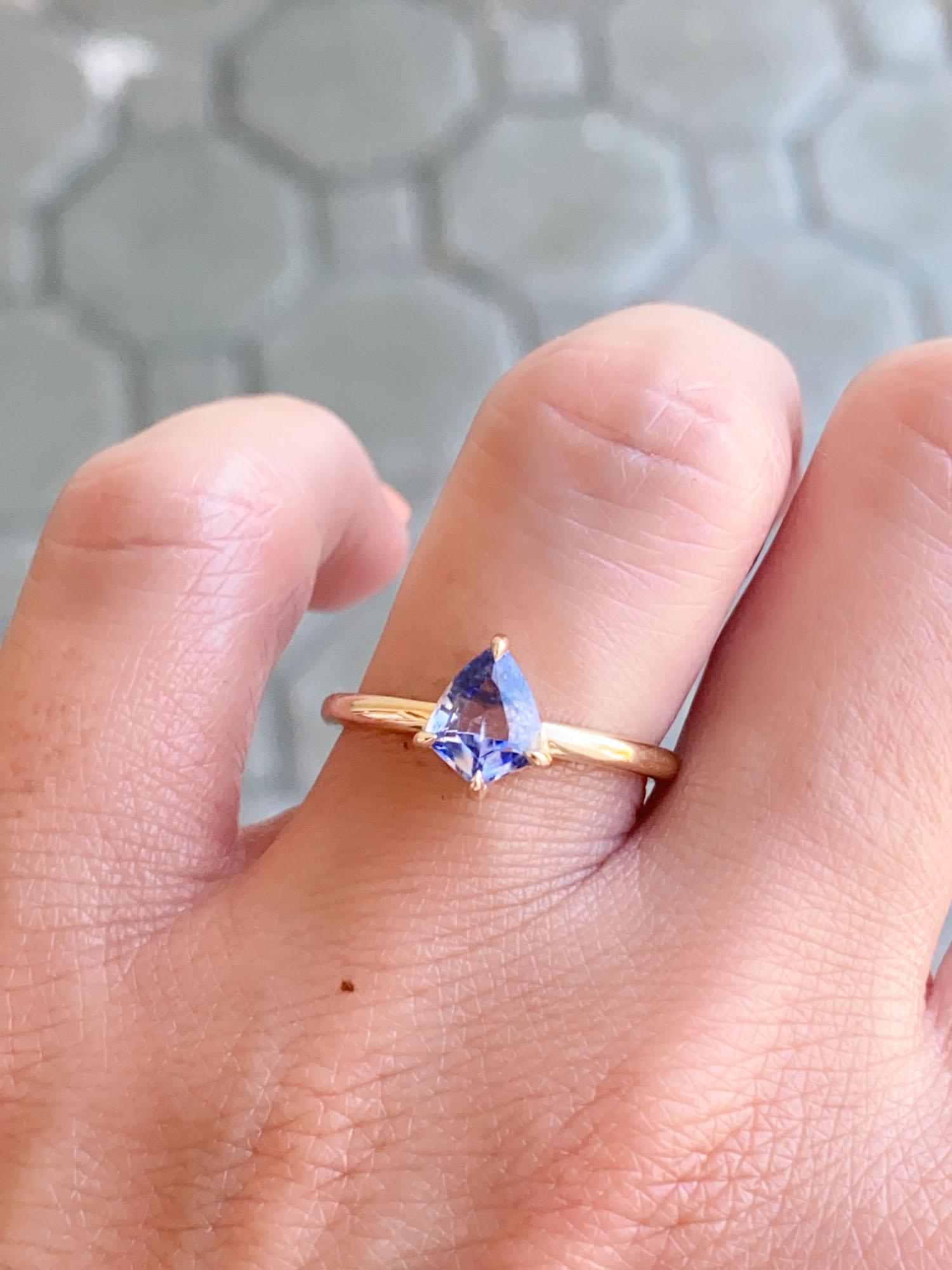 Bague unique en forme de bouclier en or 14 carats et saphir bicolore R6558 Unisexe en vente
