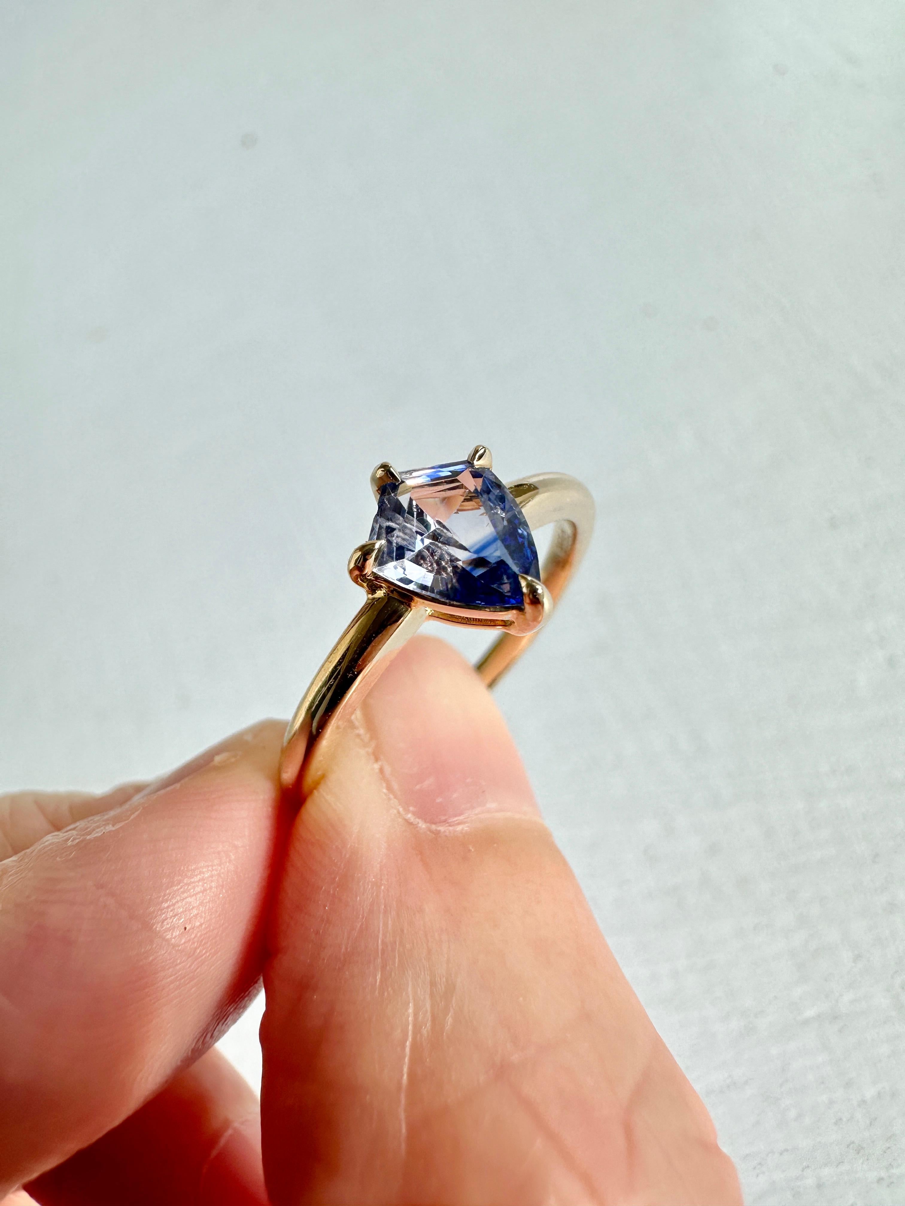 Shield Shape Unique Bi-Color Sapphire Ring 14K Gold R6558 For Sale 3