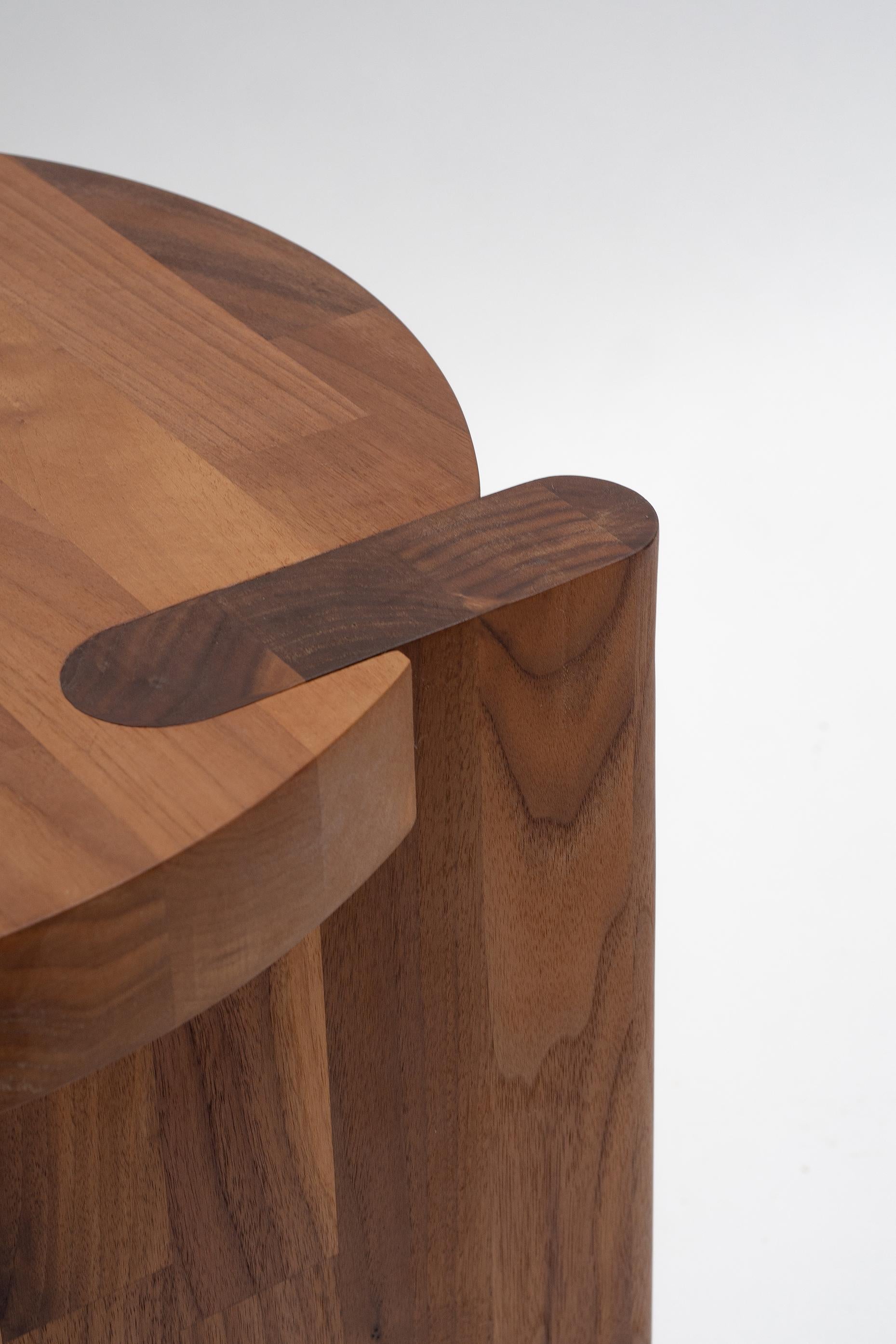Danois Tabouret Shift, noyer massif tabouret design minimaliste et moderne par Studio Yann Gandon en vente